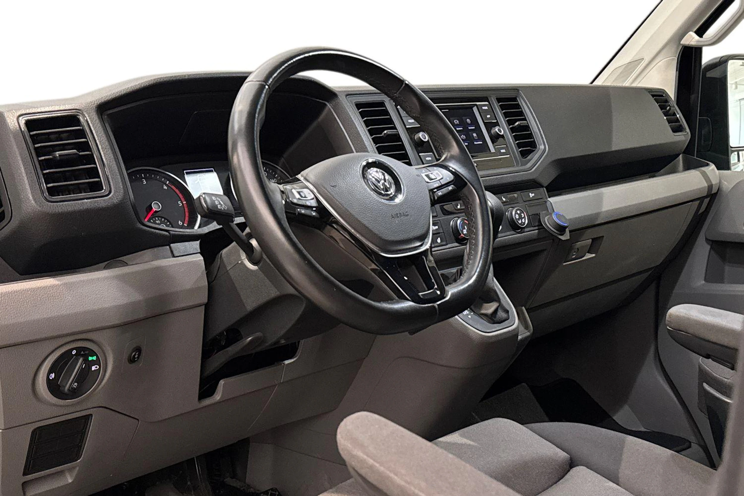 musta Volkswagen Crafter 2021 kuva 8.