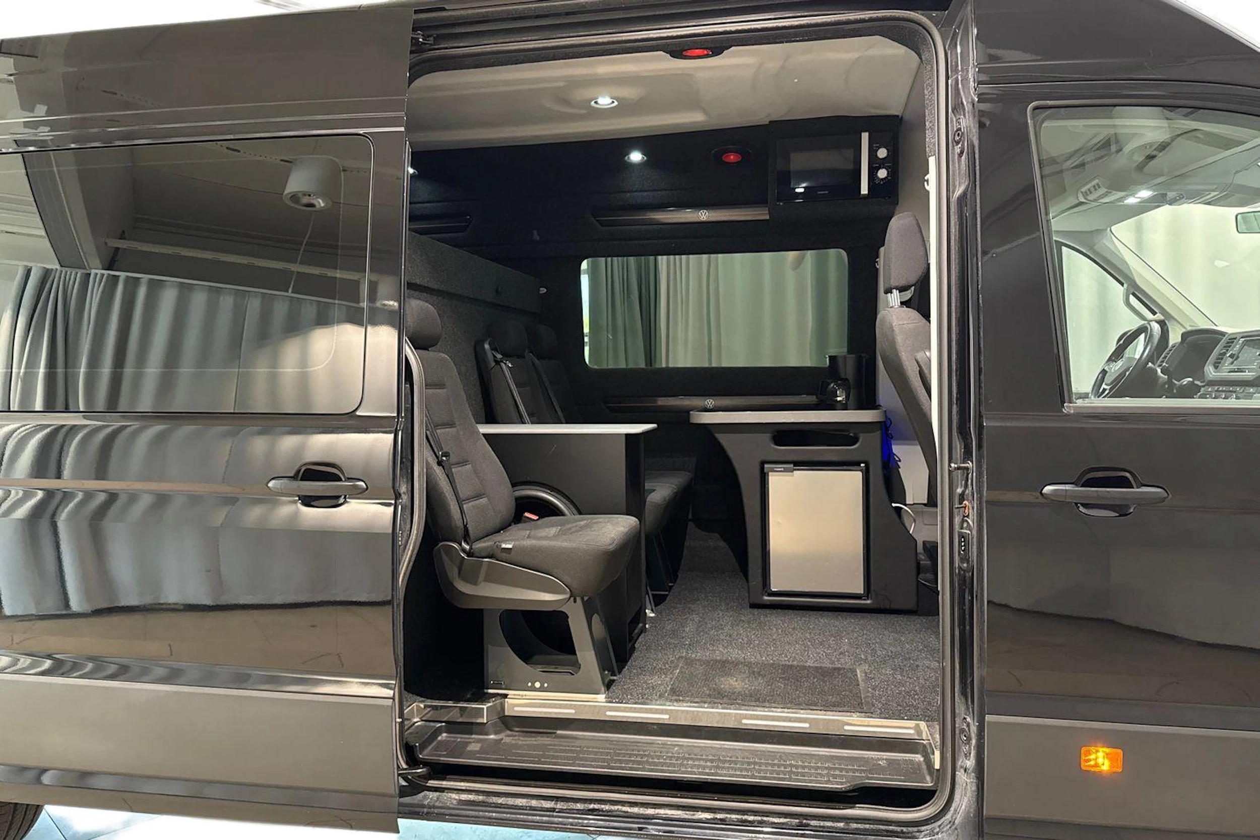 musta Volkswagen Crafter 2021 kuva 11.