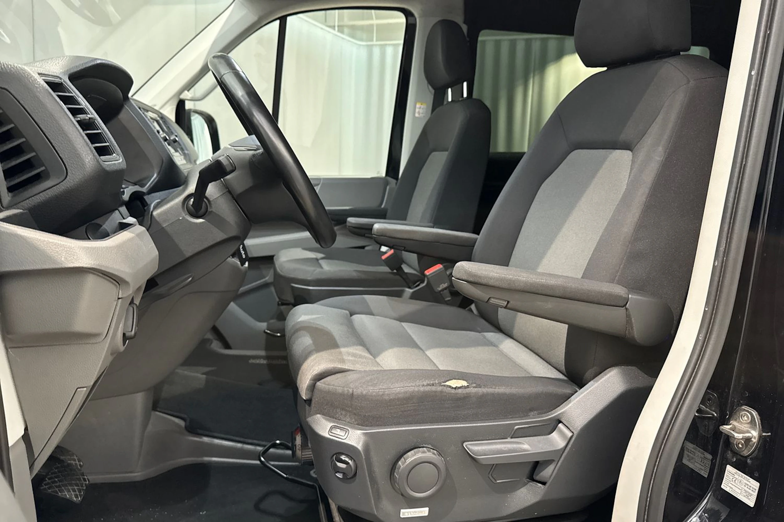 musta Volkswagen Crafter 2021 kuva 21.