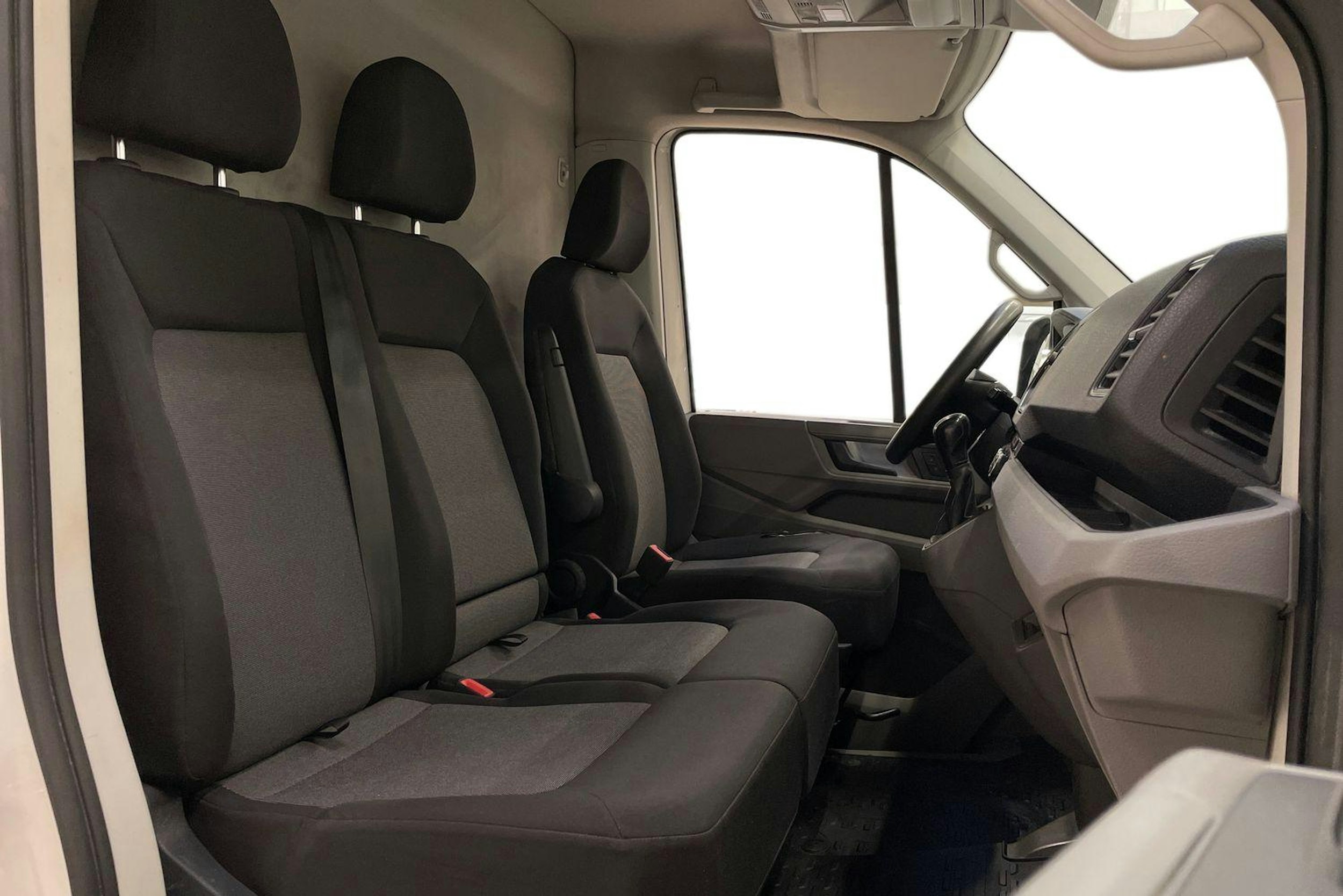 valkoinen Volkswagen Crafter 2021 kuva 11.