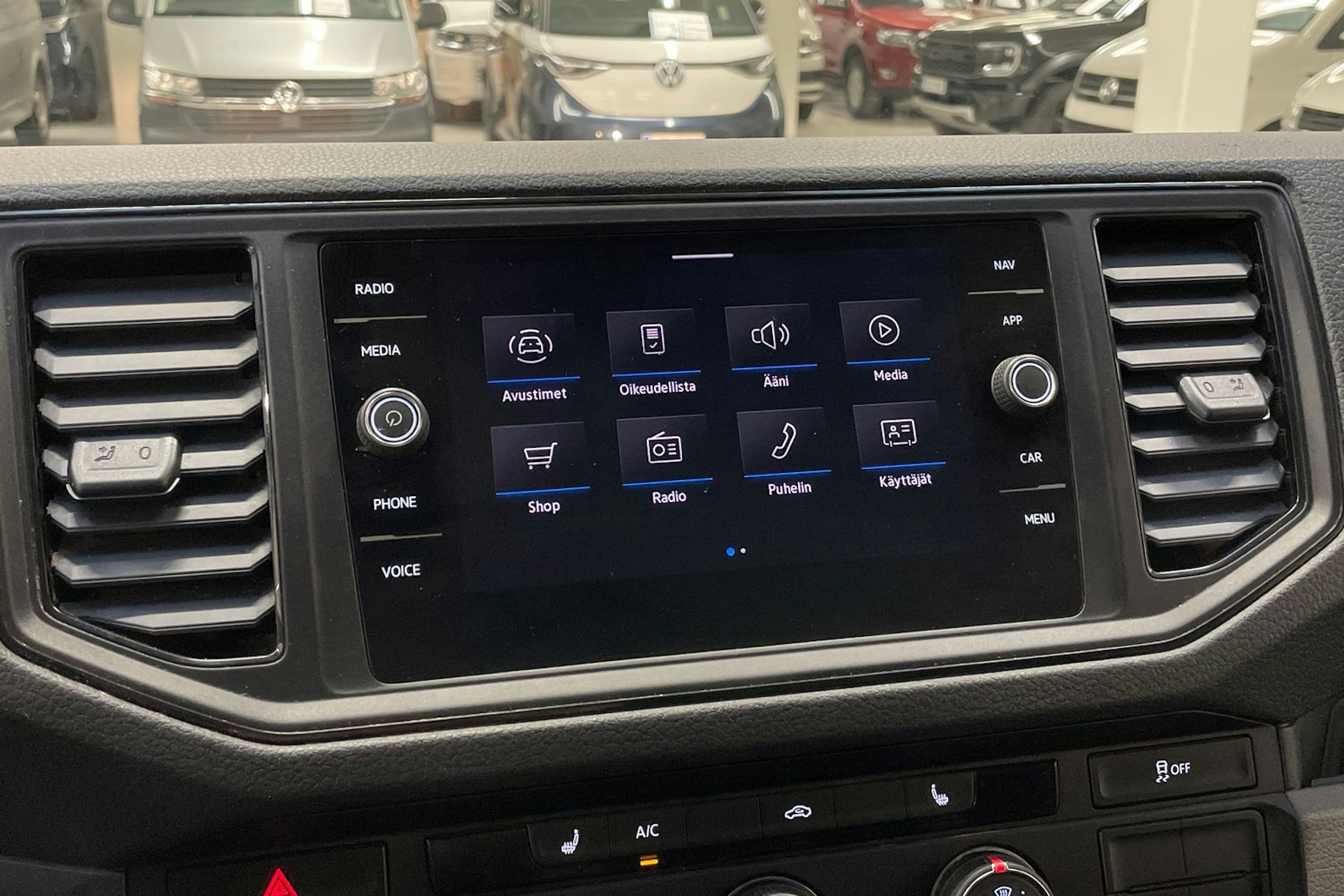 valkoinen Volkswagen Crafter 2021 kuva 19.