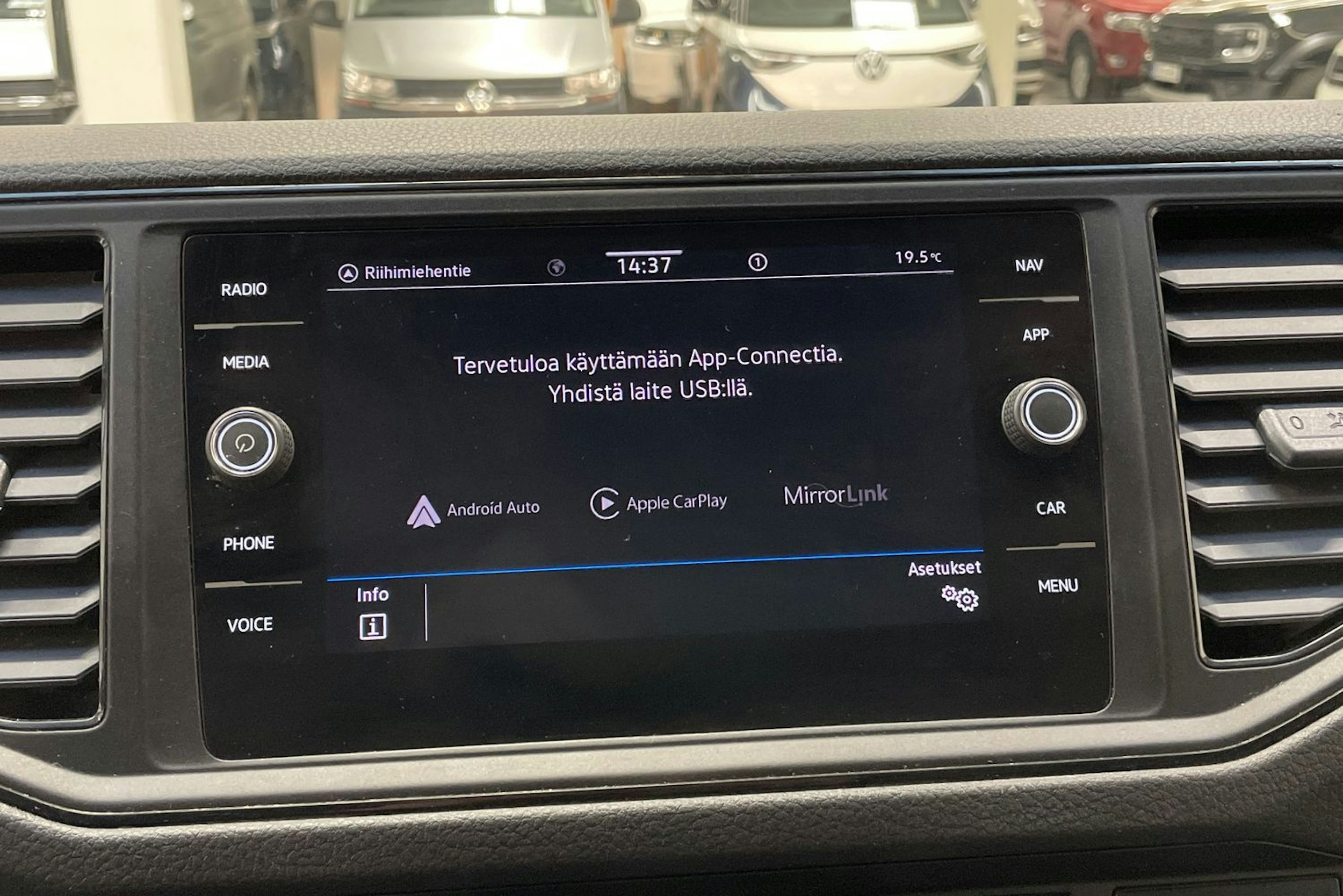 valkoinen Volkswagen Crafter 2021 kuva 21.