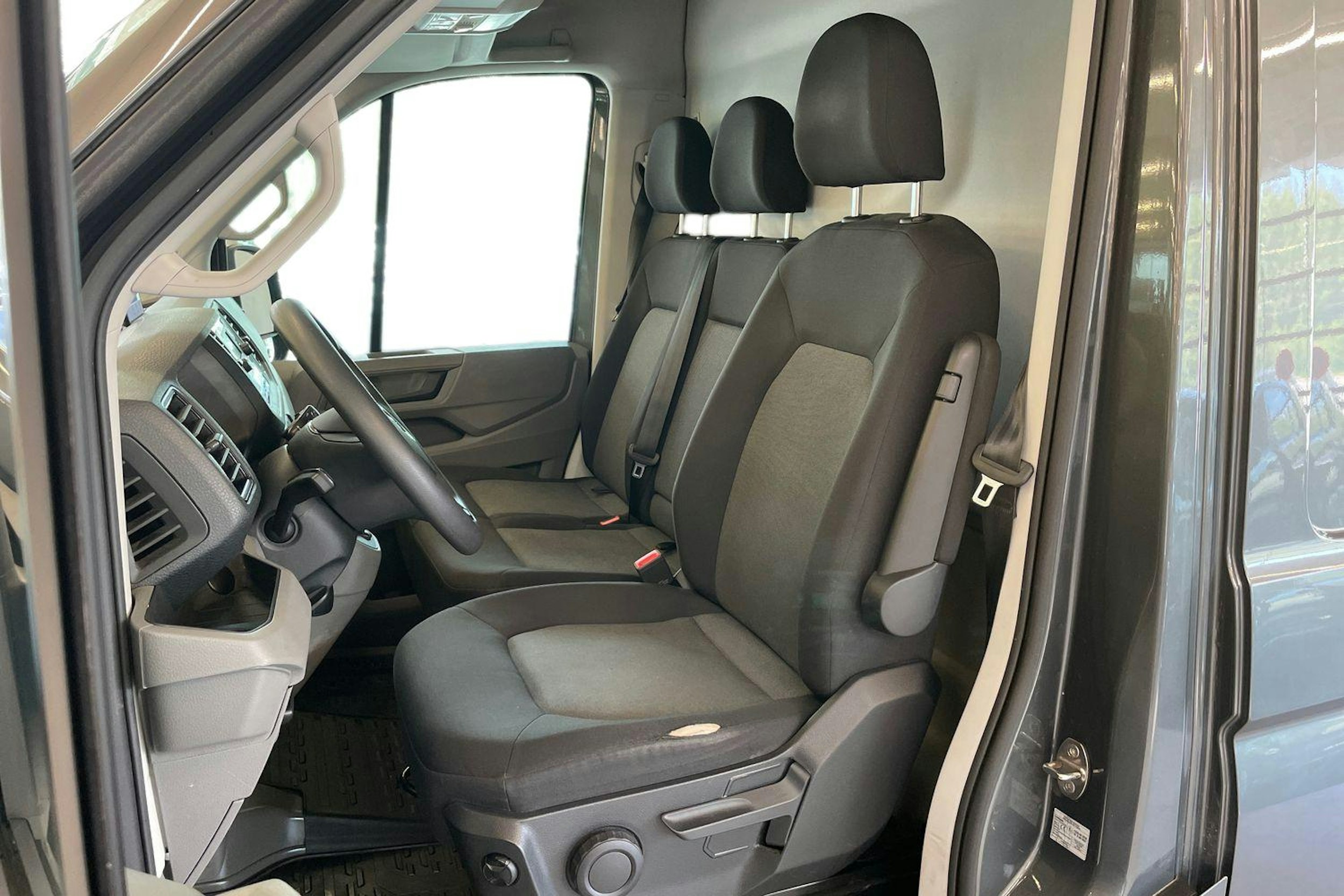 Harmaa Volkswagen CRAFTER 2021 kuva 8.