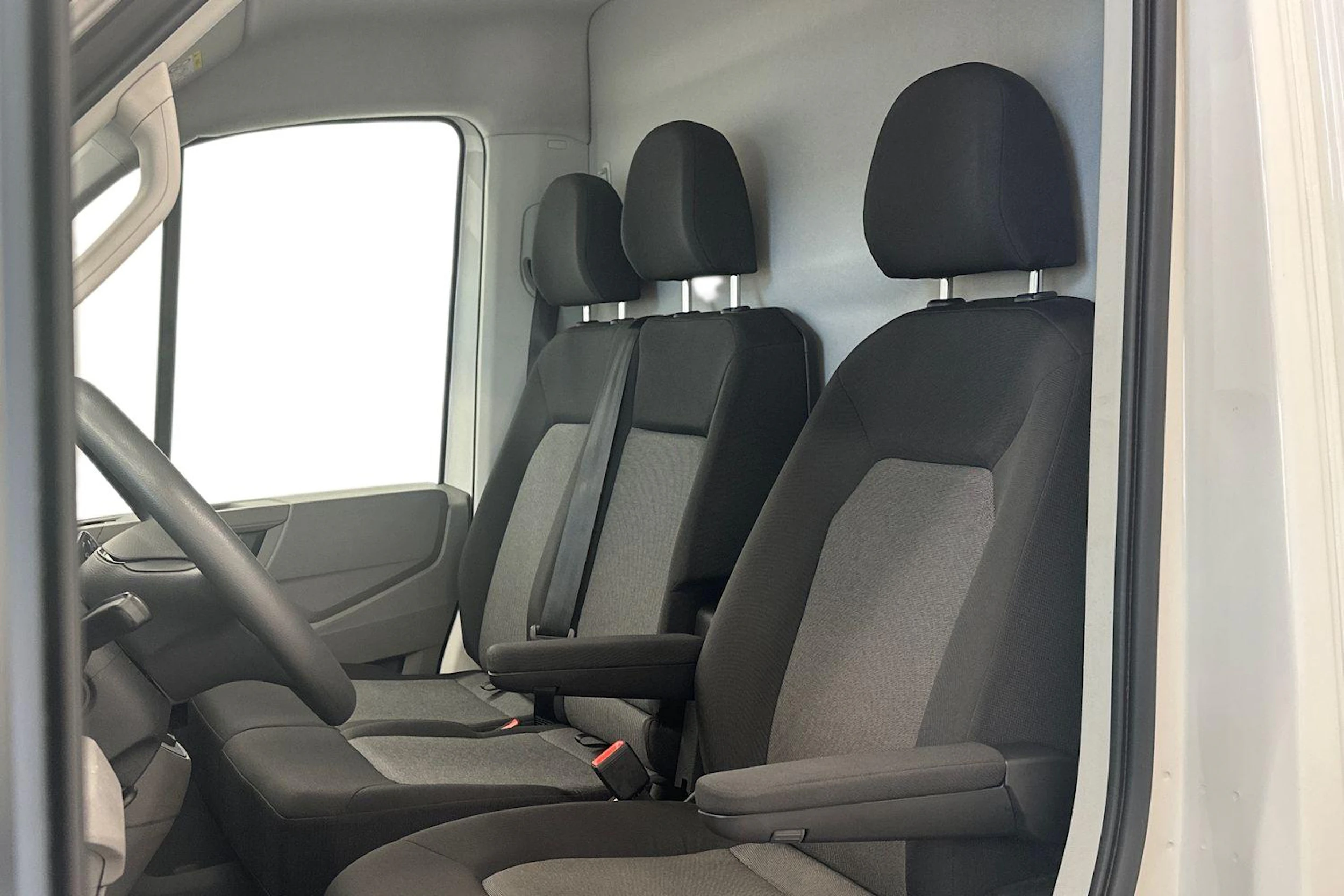 valkoinen Volkswagen Crafter 2021 kuva 8.