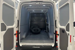valkoinen Volkswagen Crafter 2021 kuva 10.