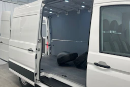 valkoinen Volkswagen Crafter 2021 kuva 11.