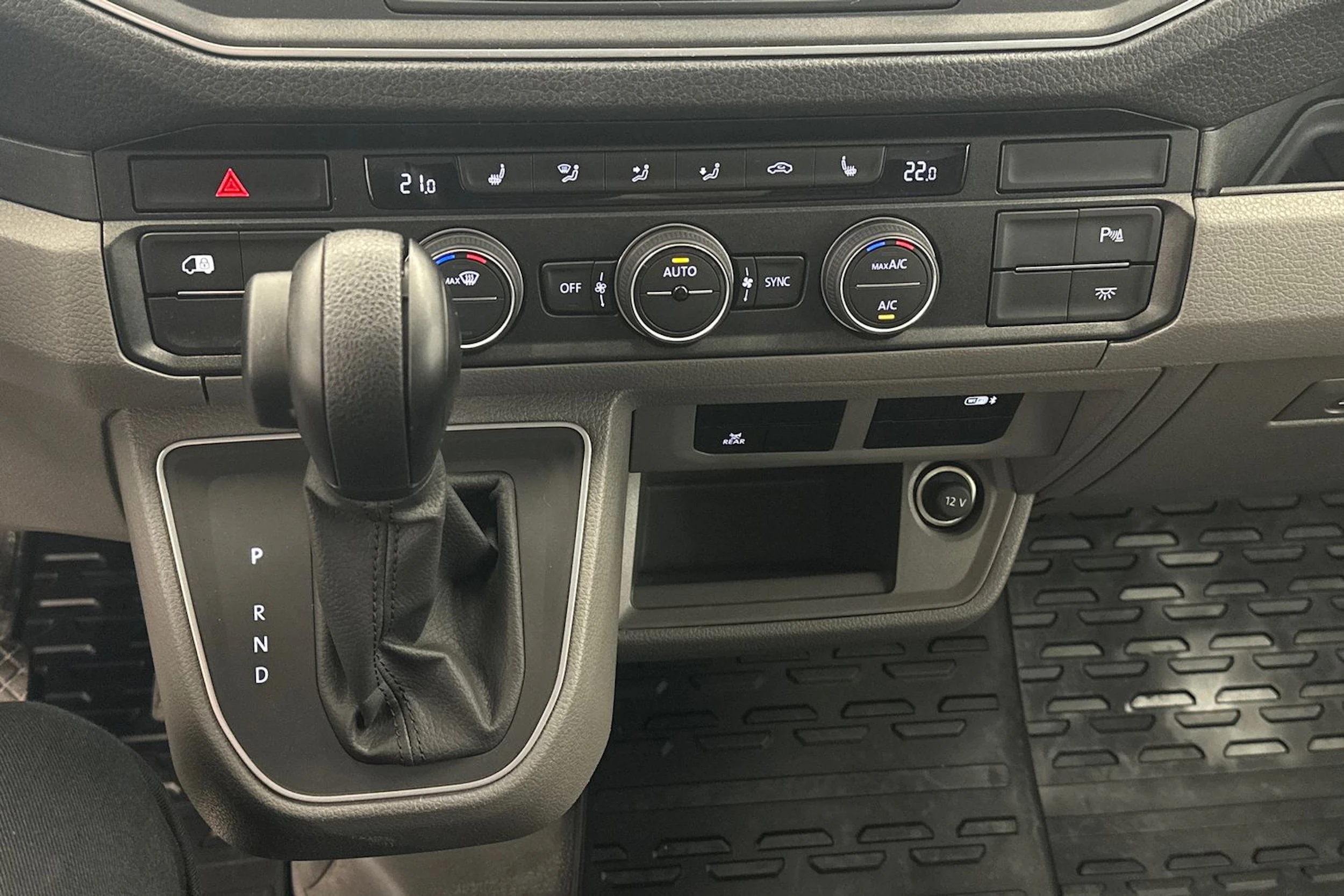 valkoinen Volkswagen Crafter 2021 kuva 14.