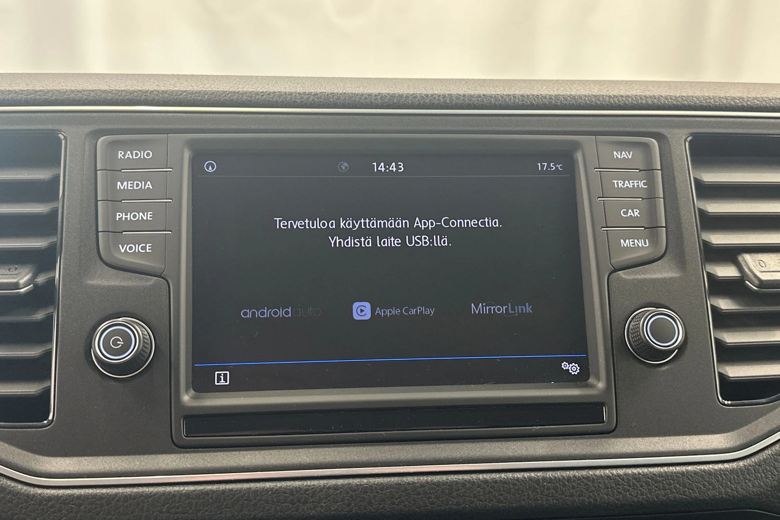 valkoinen Volkswagen Crafter 2021 kuva 17.