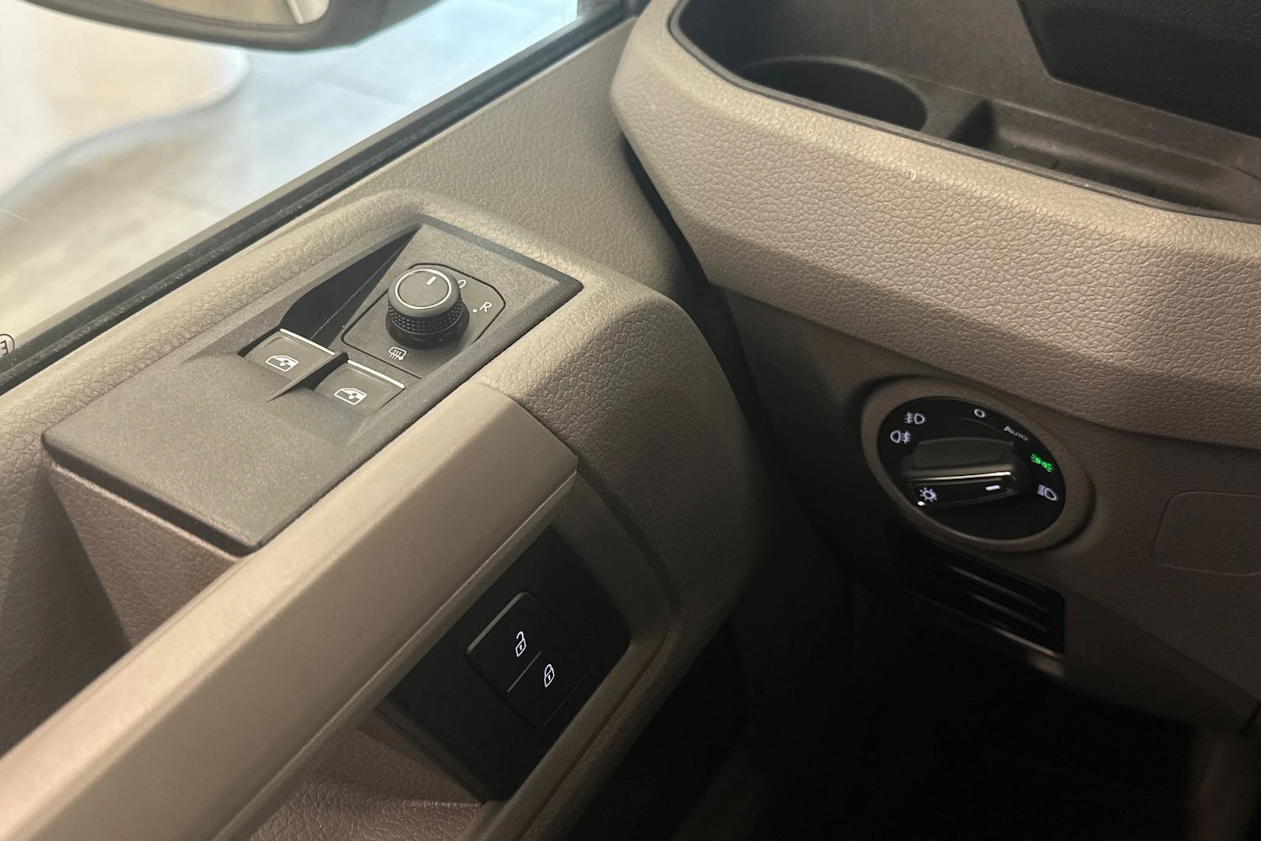 valkoinen Volkswagen Crafter 2021 kuva 19.