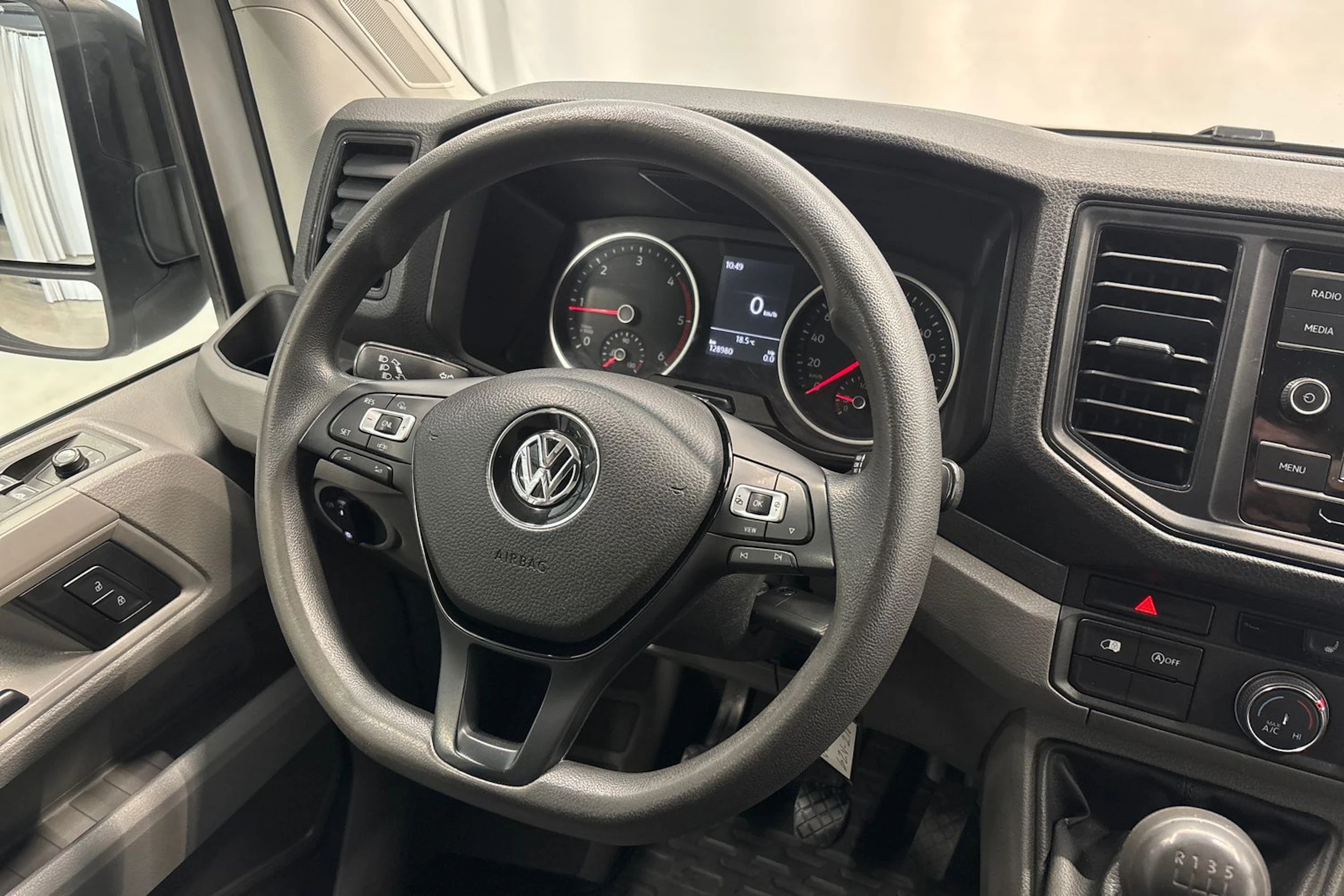 valkoinen Volkswagen Crafter 2021 kuva 10.