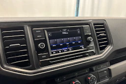 valkoinen Volkswagen Crafter 2021 kuva 15.