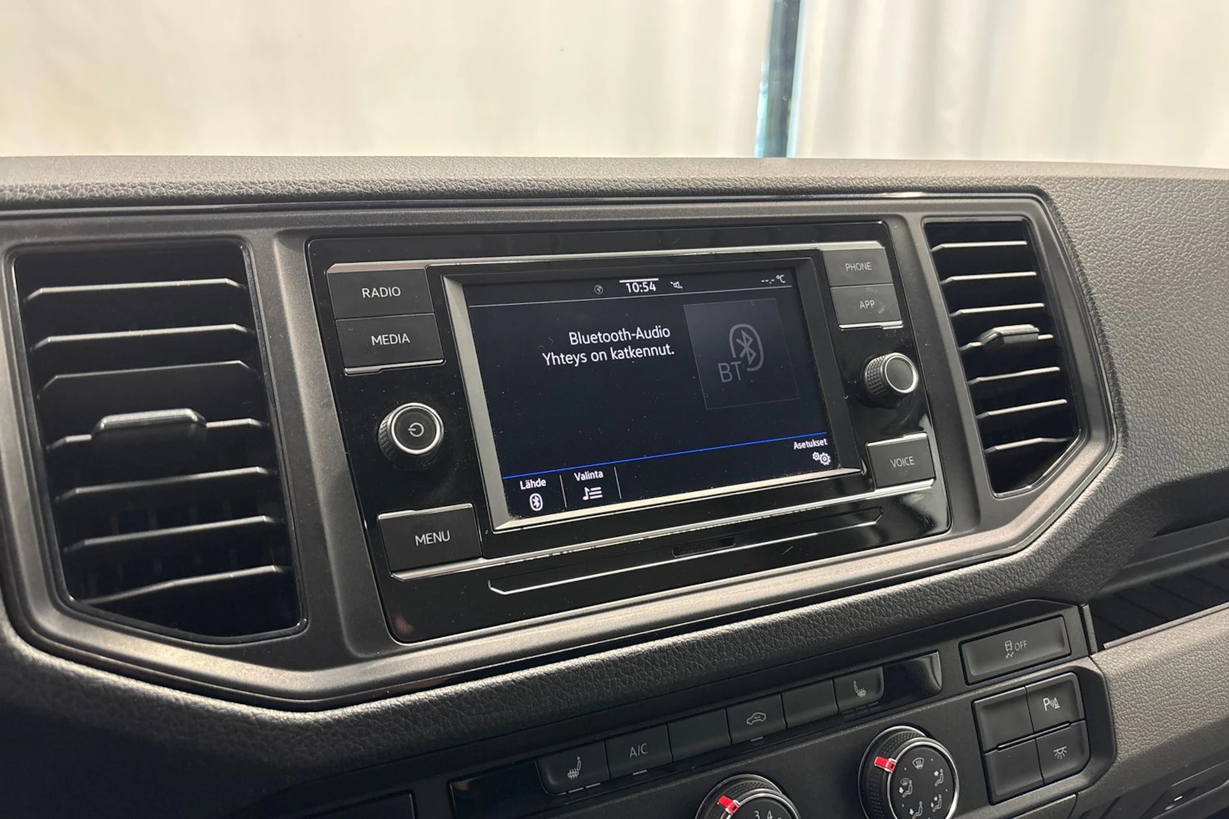 valkoinen Volkswagen Crafter 2021 kuva 16.