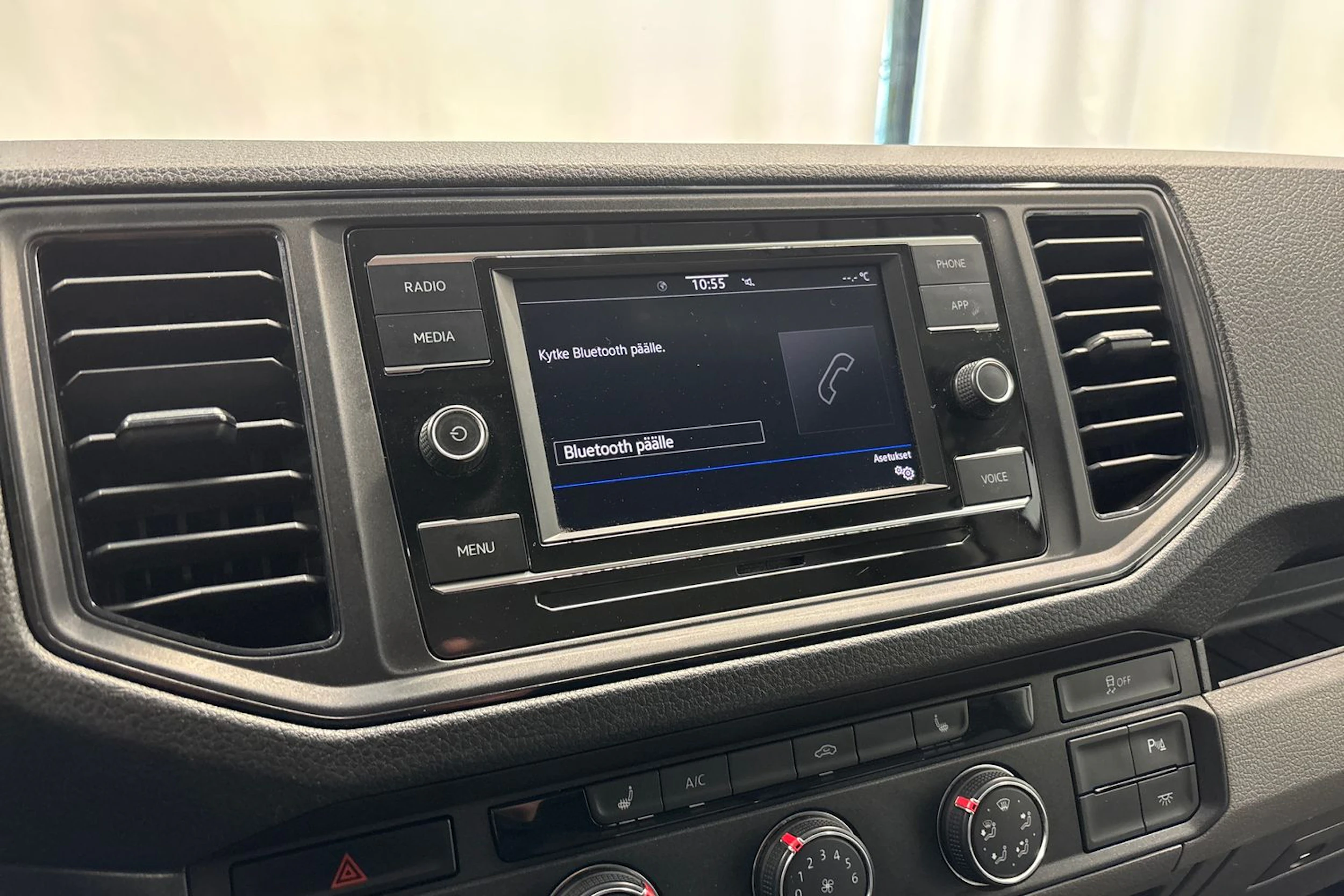 valkoinen Volkswagen Crafter 2021 kuva 18.