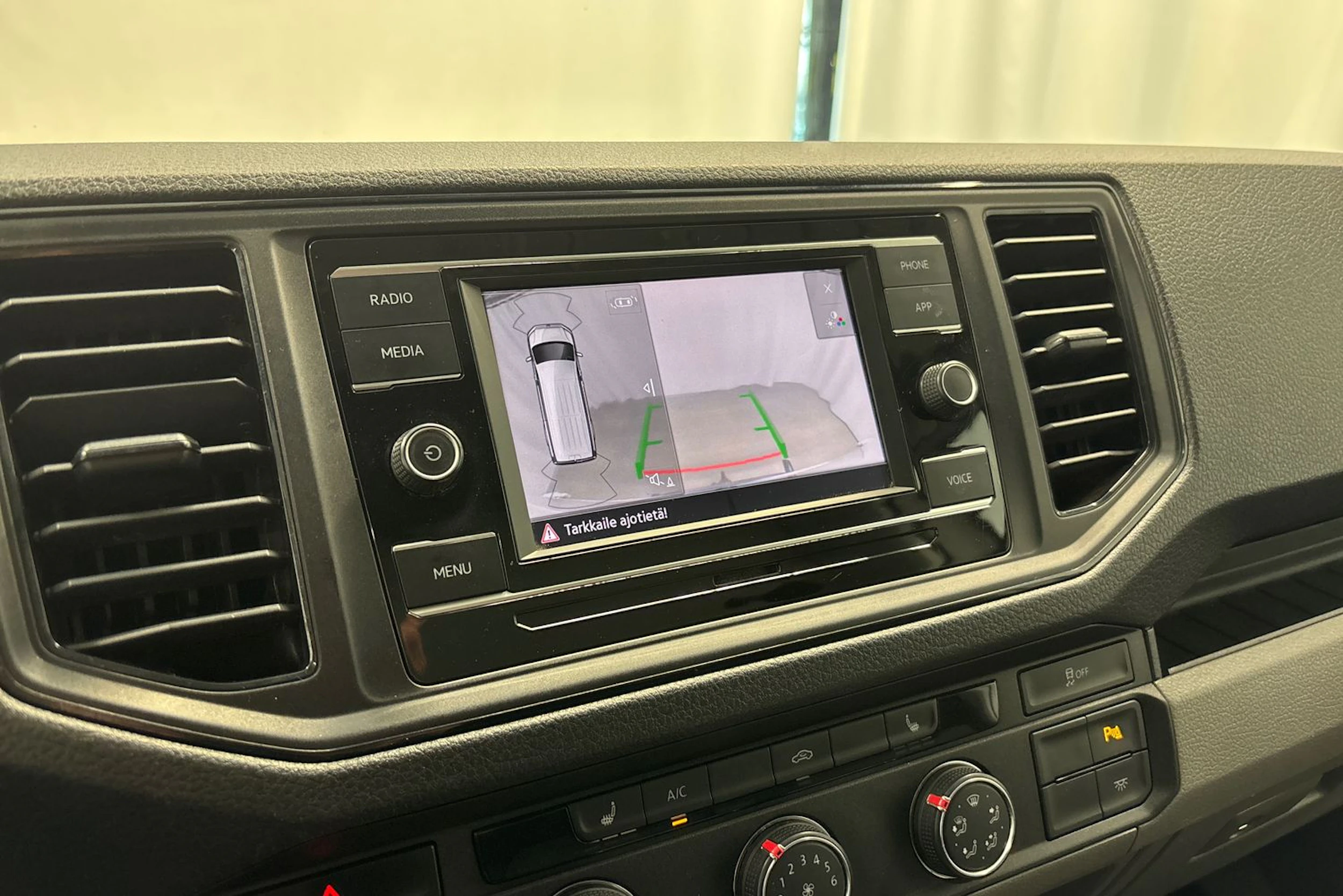valkoinen Volkswagen Crafter 2021 kuva 20.