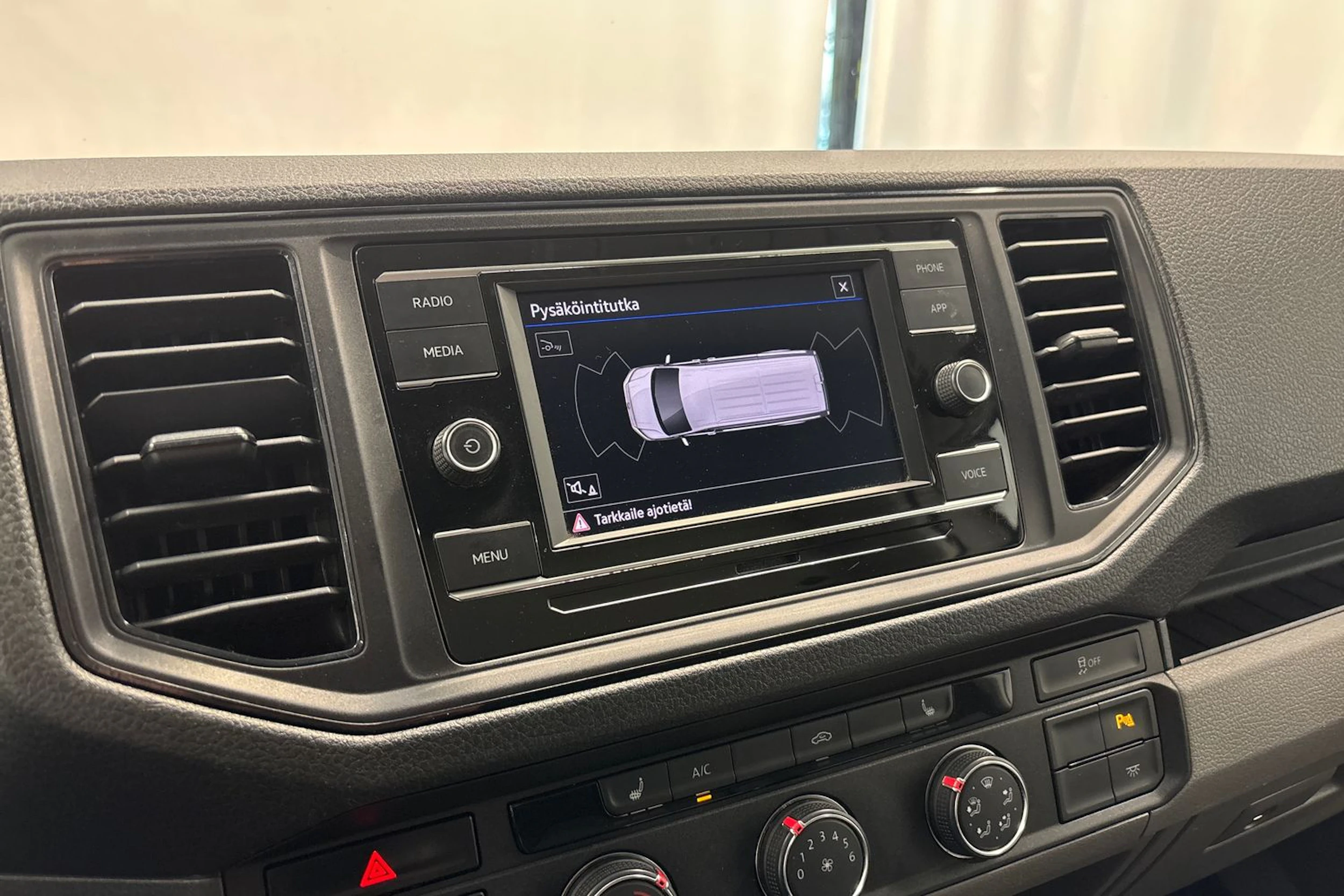 valkoinen Volkswagen Crafter 2021 kuva 21.