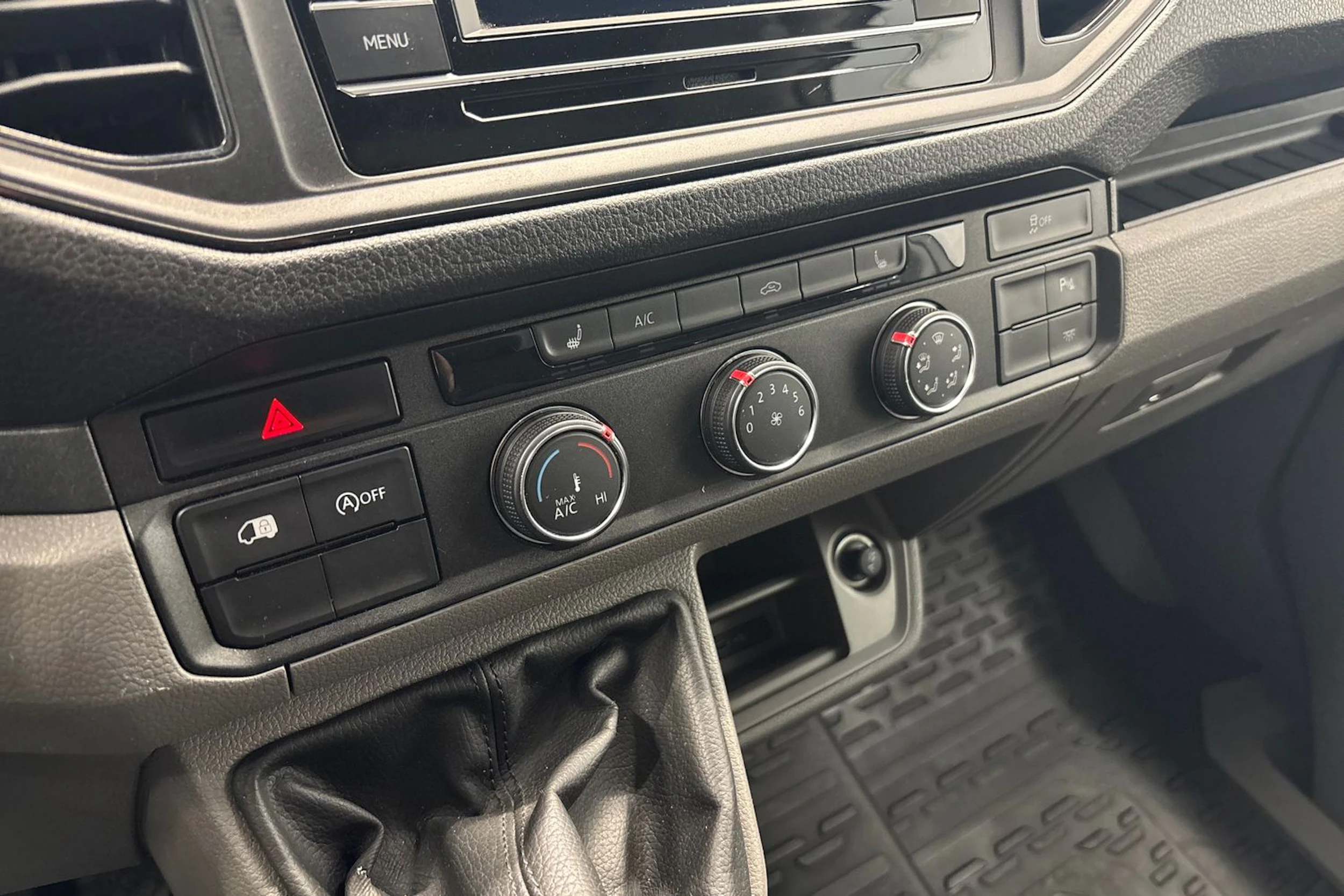 valkoinen Volkswagen Crafter 2021 kuva 22.