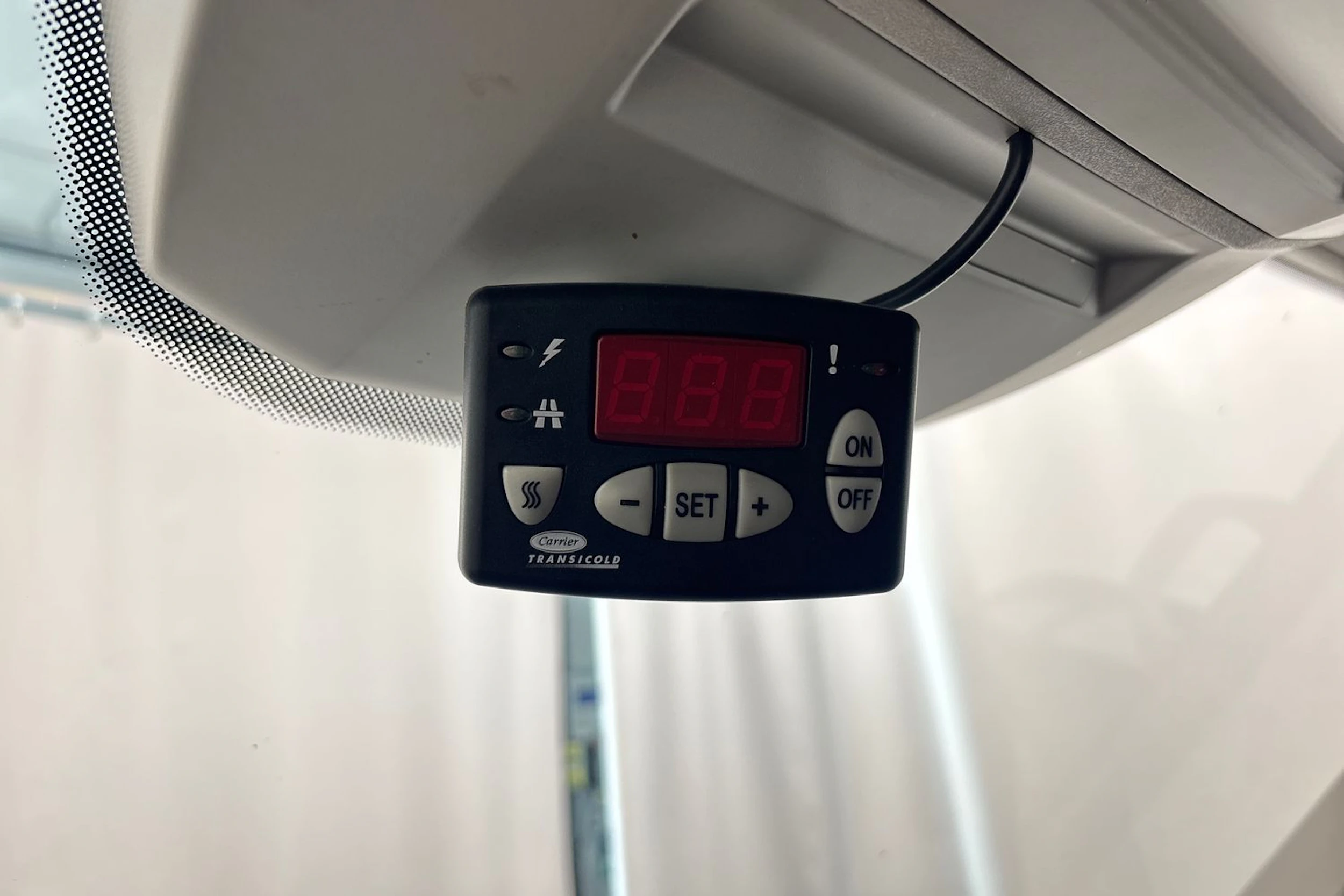 valkoinen Volkswagen Crafter 2021 kuva 23.
