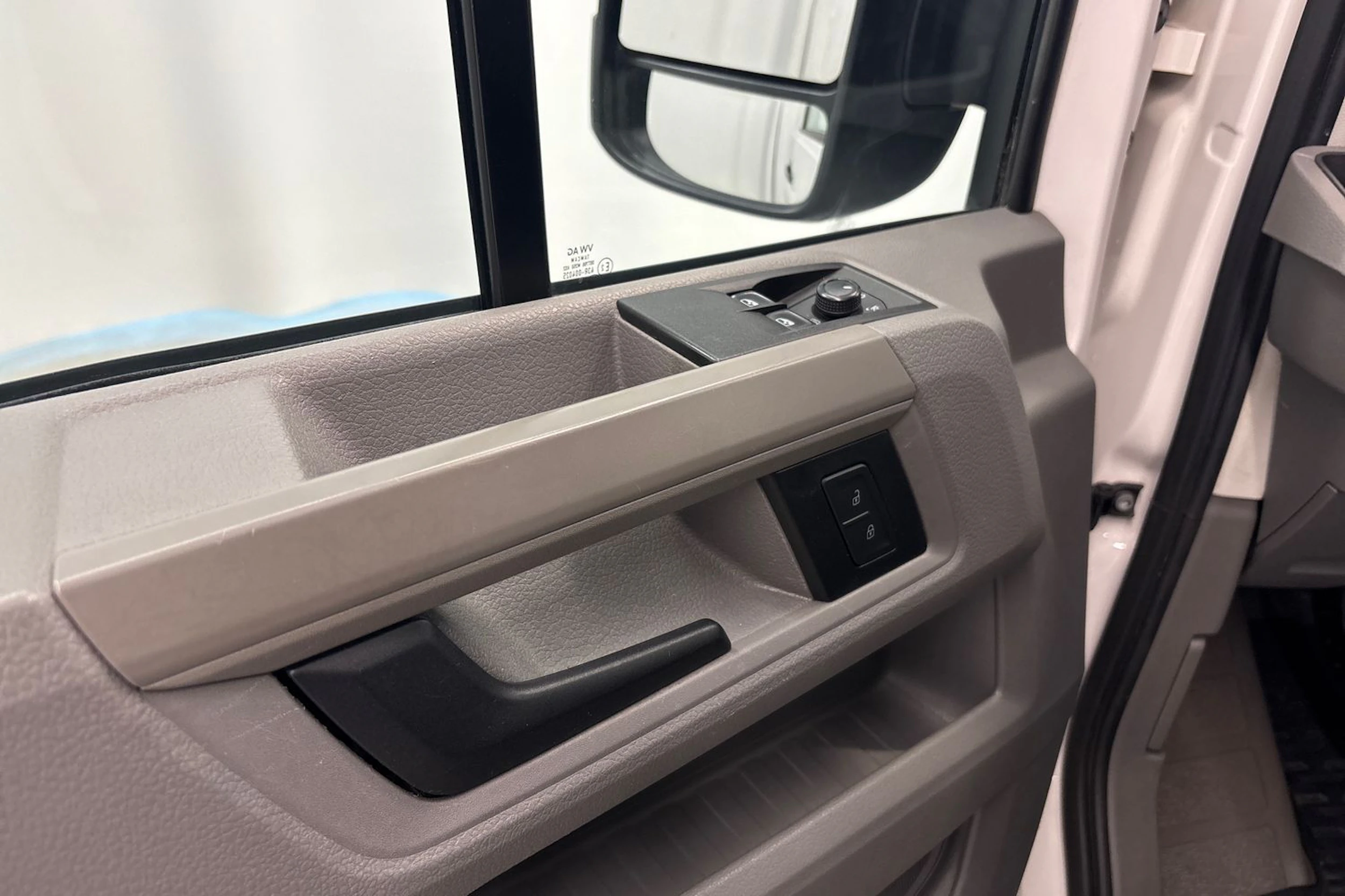 valkoinen Volkswagen Crafter 2021 kuva 26.