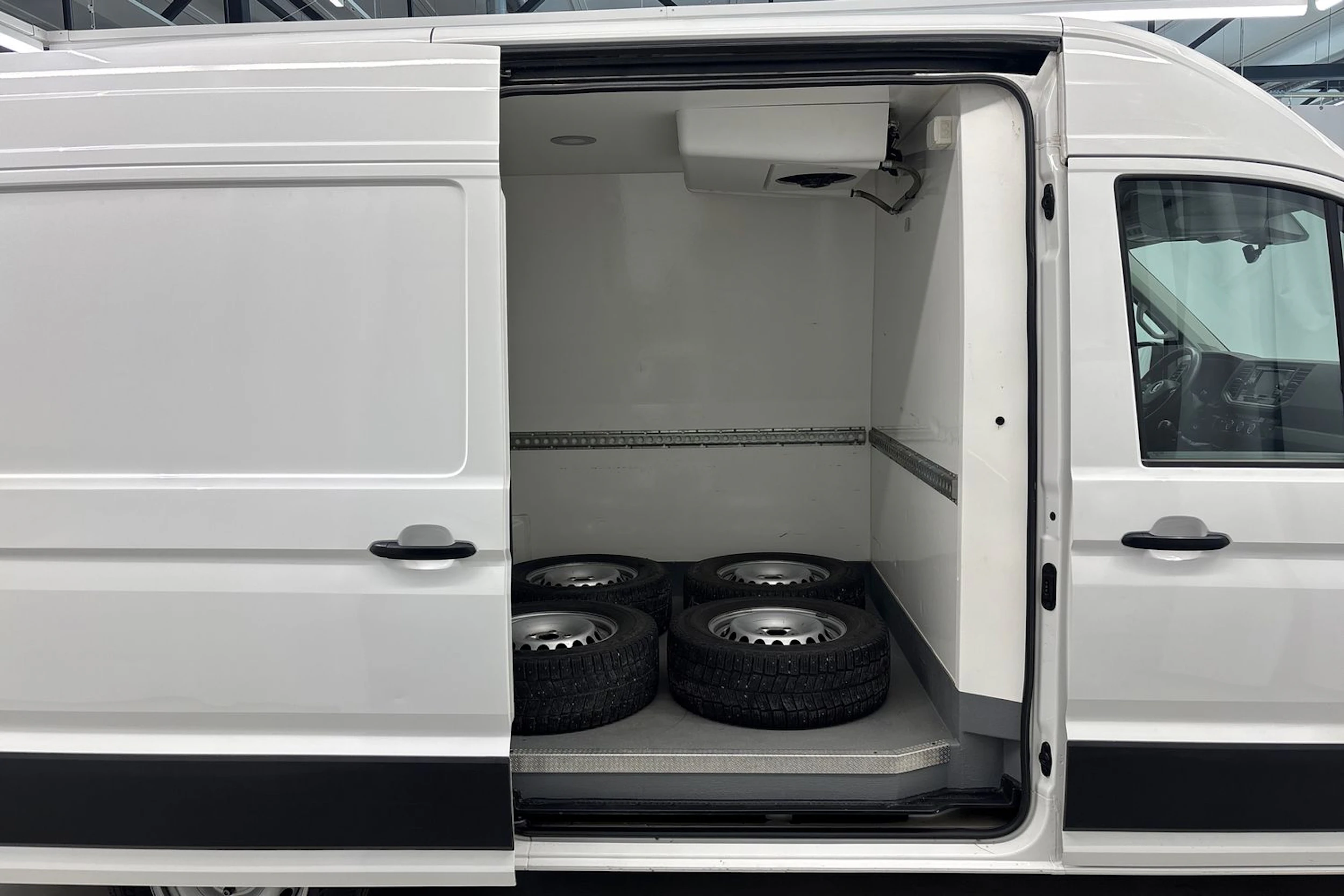 valkoinen Volkswagen Crafter 2021 kuva 27.