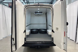 valkoinen Volkswagen Crafter 2021 kuva 29.