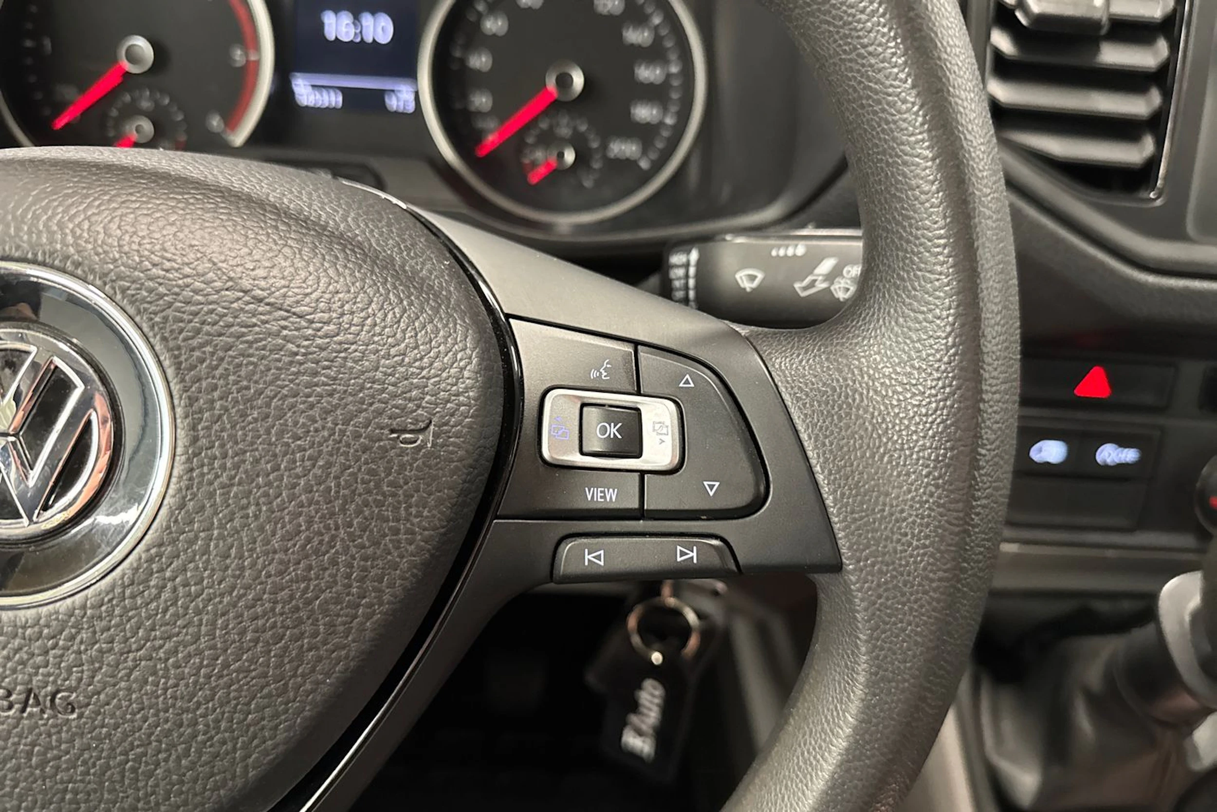 Harmaa Volkswagen CRAFTER 2021 kuva 16.