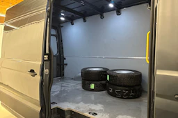 Harmaa Volkswagen CRAFTER 2021 kuva 26.