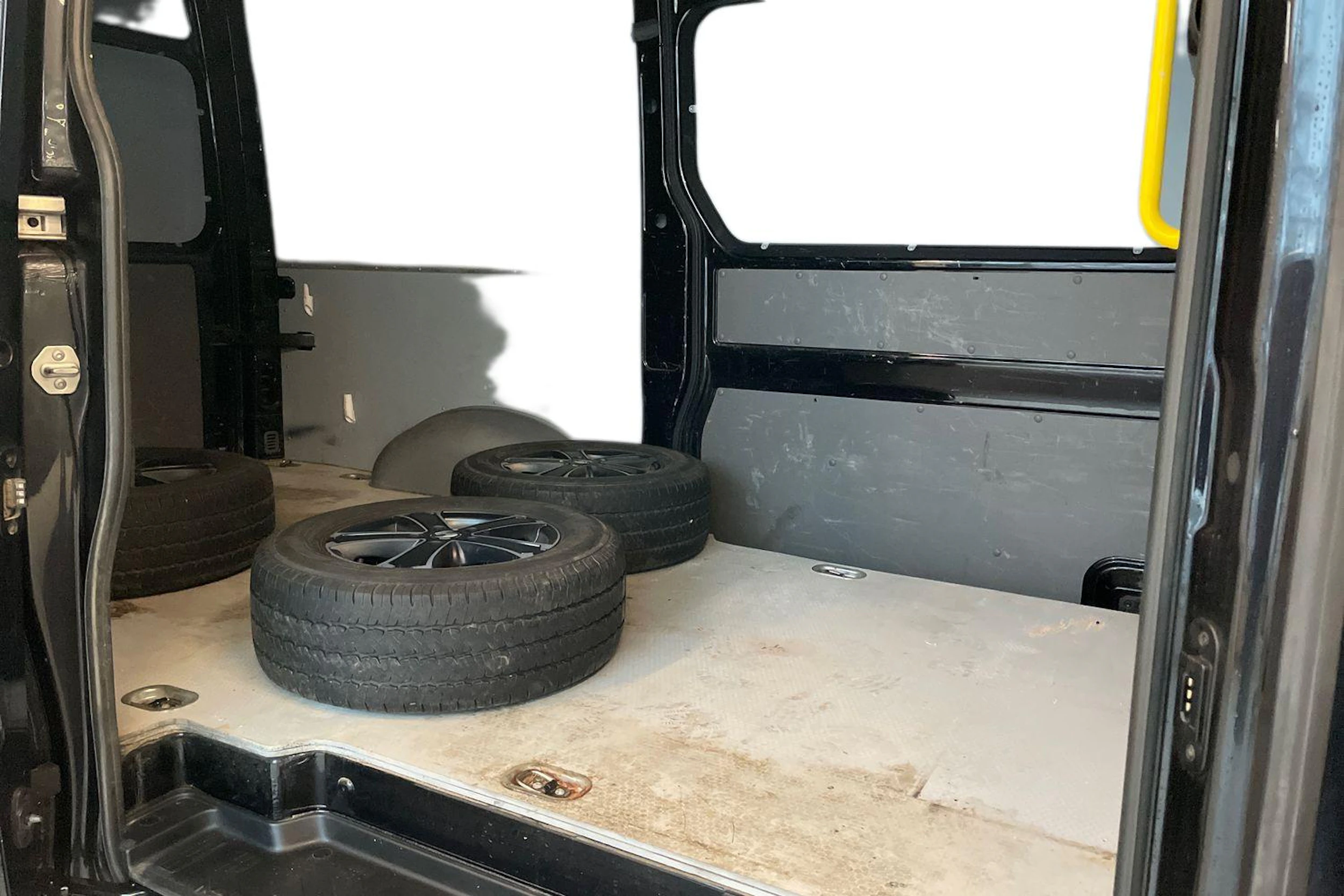 Musta Volkswagen CRAFTER 2021 kuva 8.