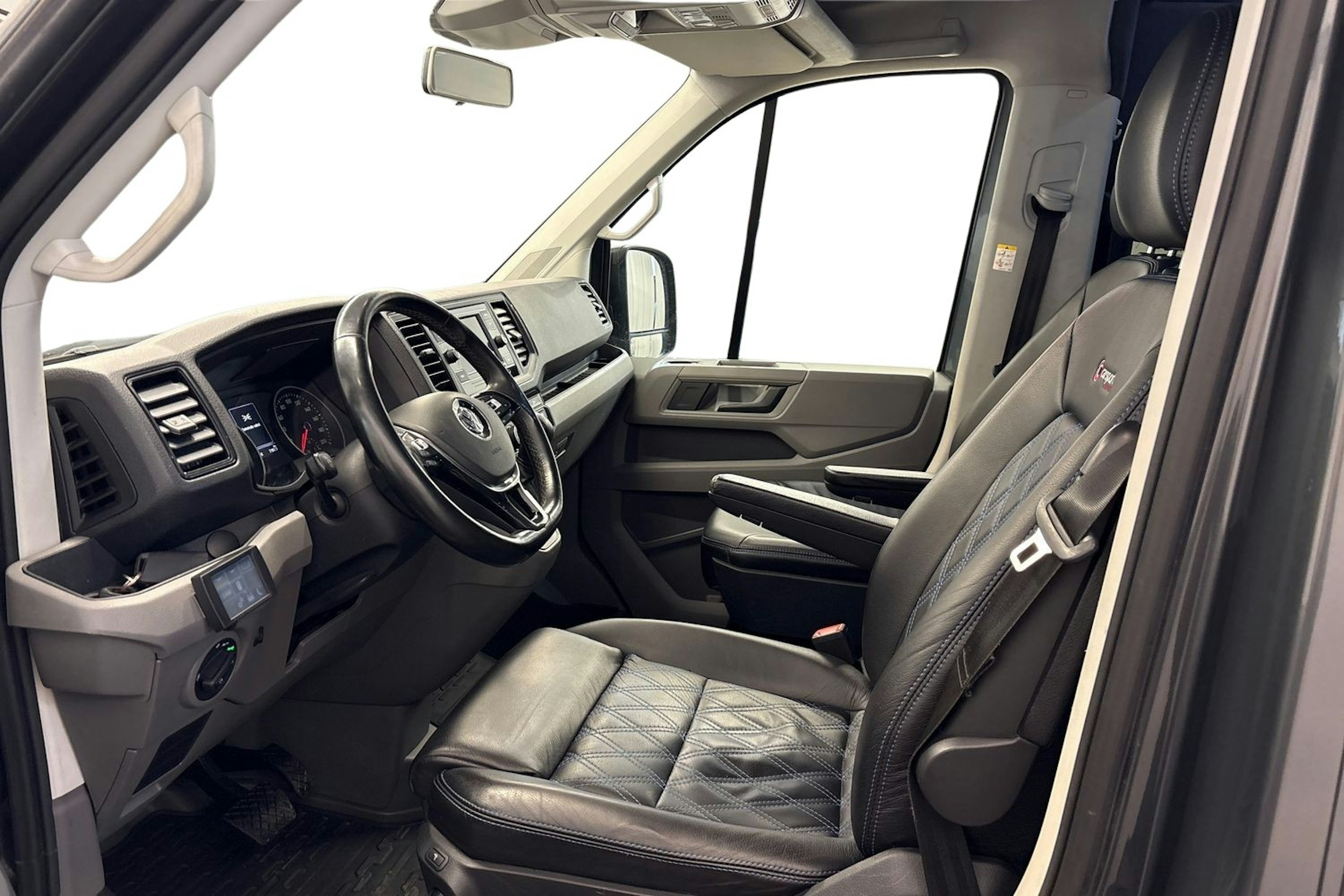 harmaa Volkswagen Crafter 2021 kuva 3.