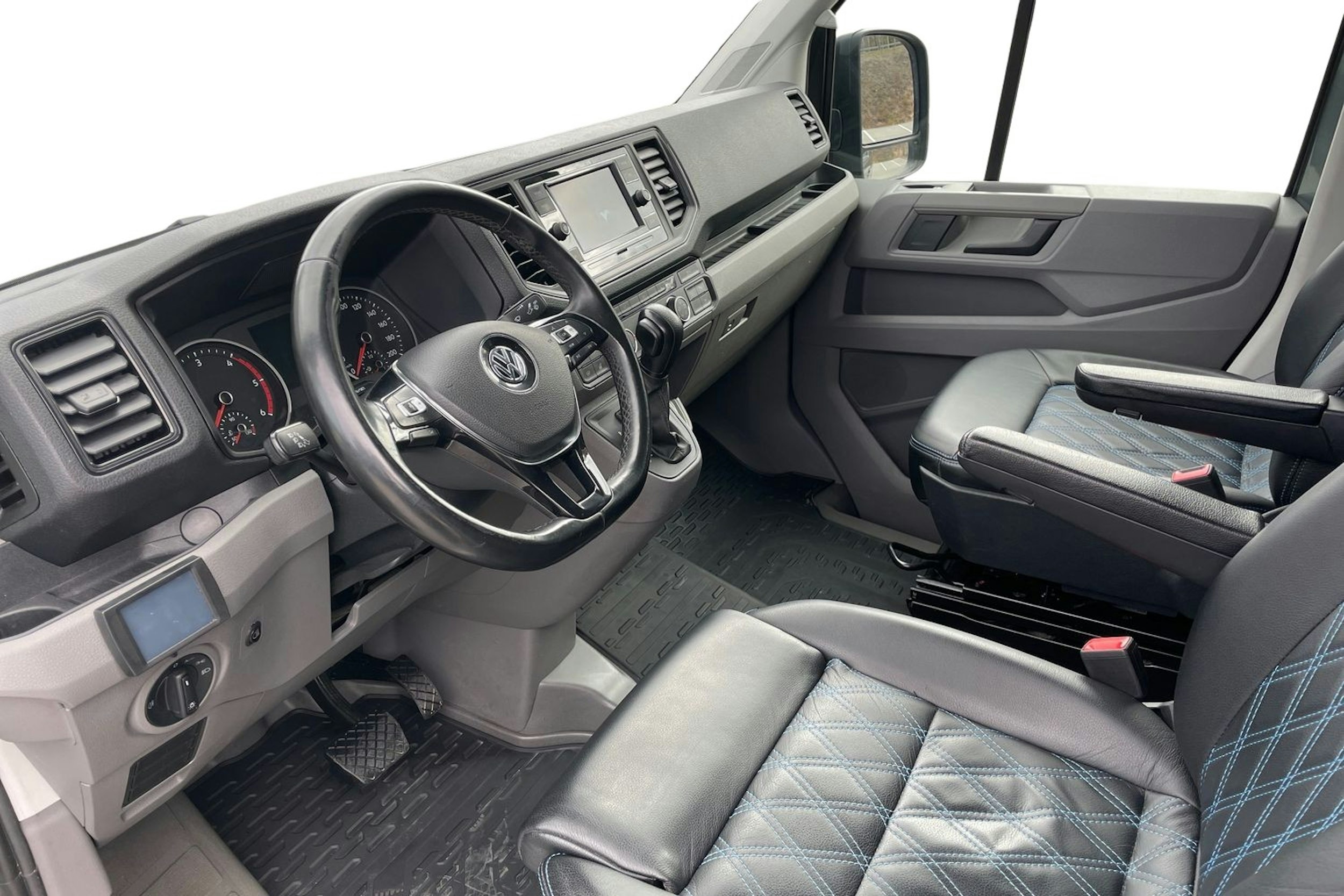 harmaa Volkswagen Crafter 2021 kuva 7.