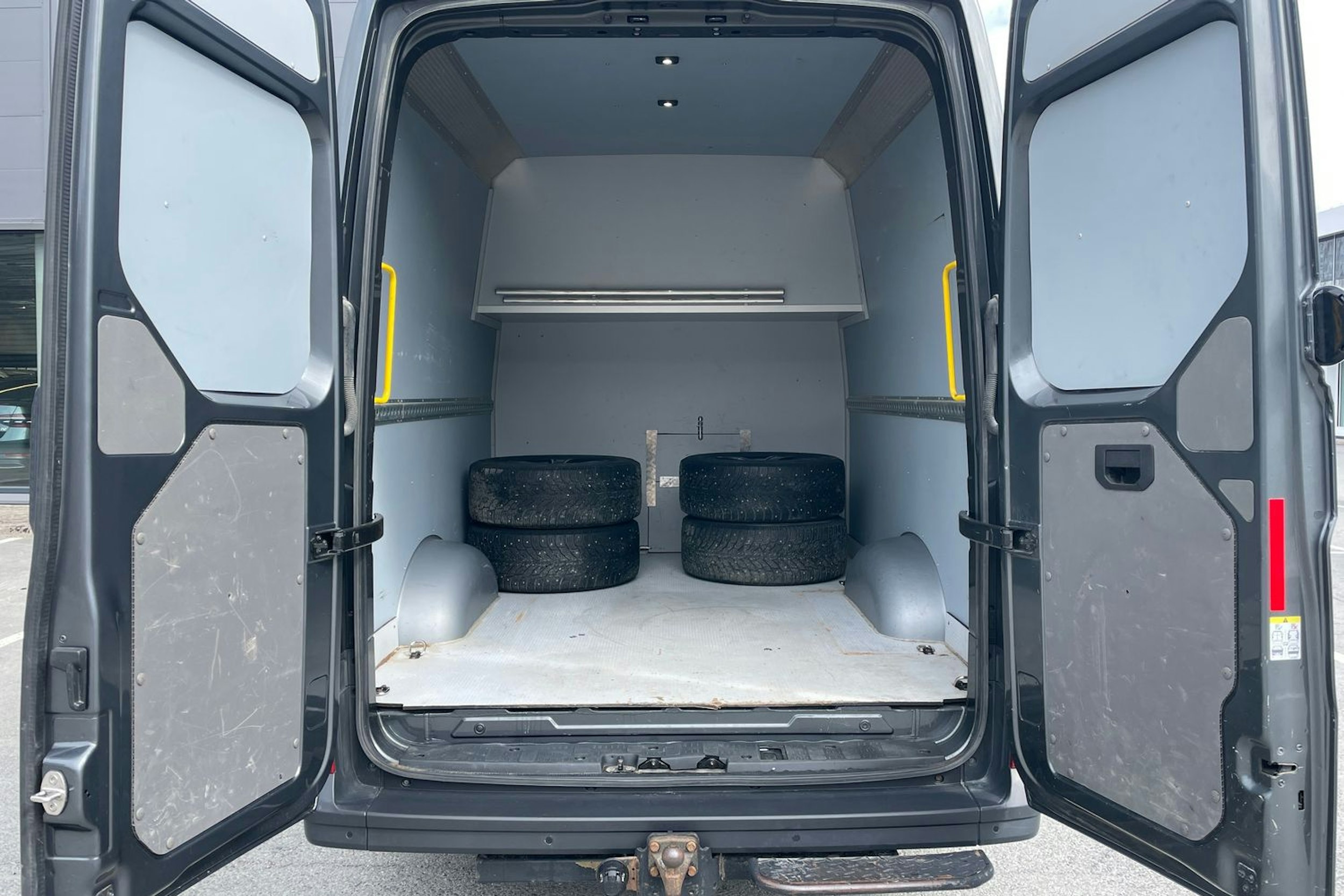 harmaa Volkswagen Crafter 2021 kuva 15.