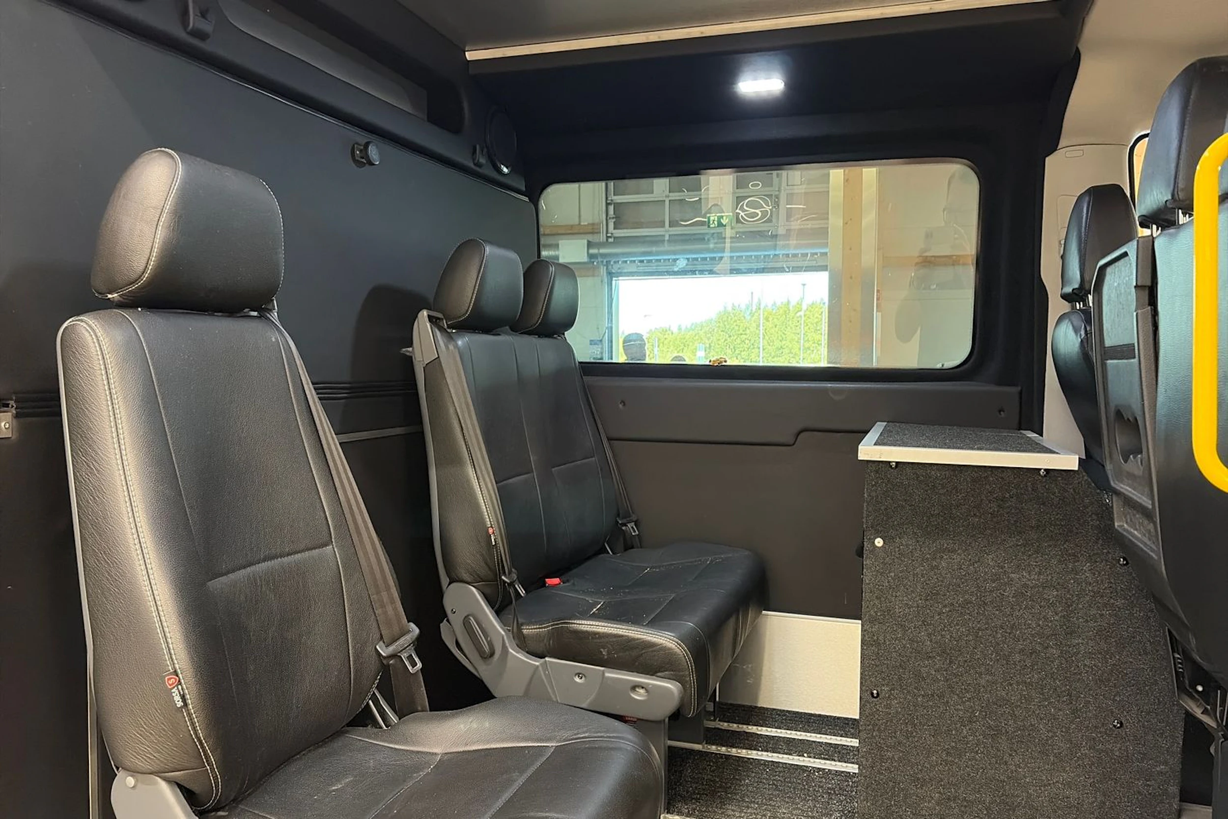 musta Volkswagen Crafter 2021 kuva 4.