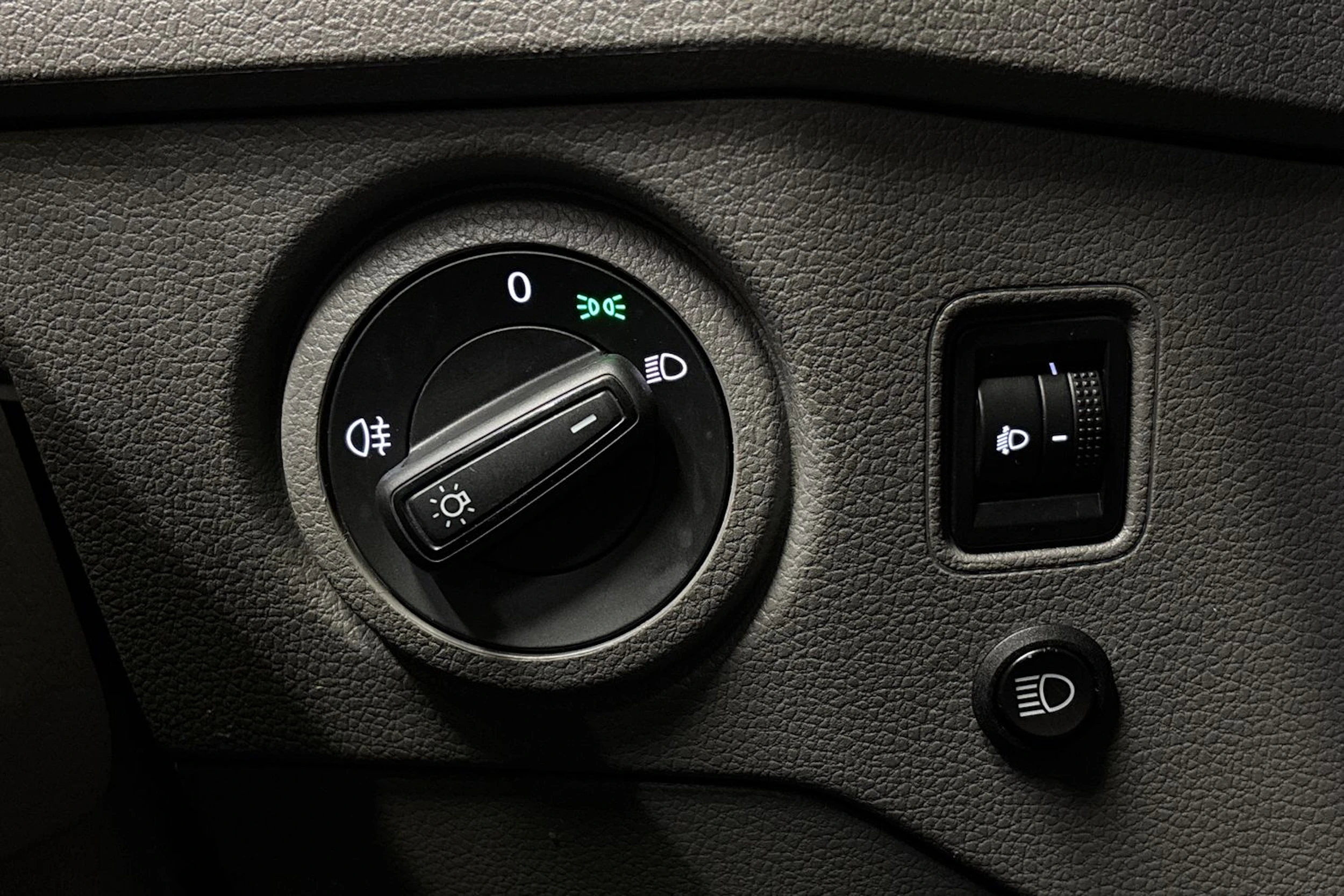 musta Volkswagen Crafter 2021 kuva 12.