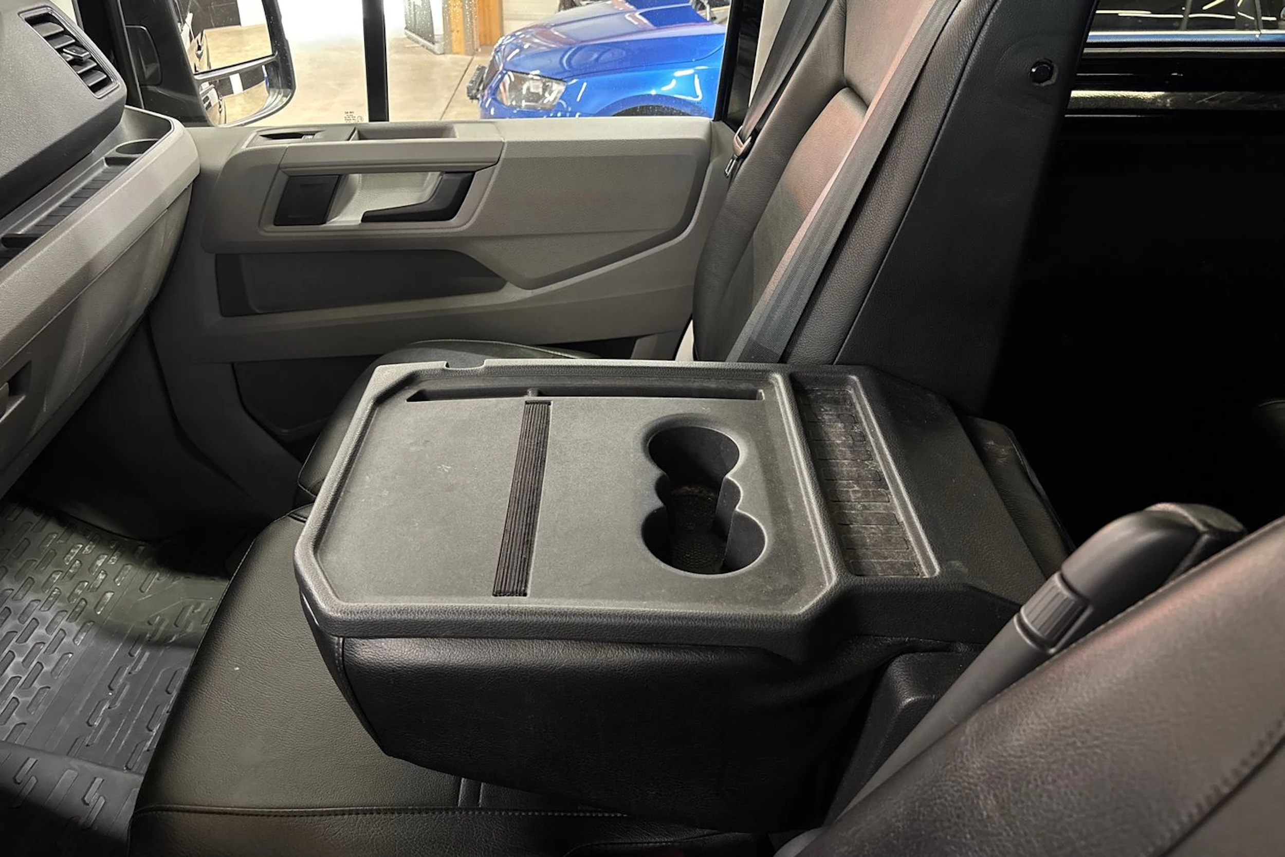 musta Volkswagen Crafter 2021 kuva 22.