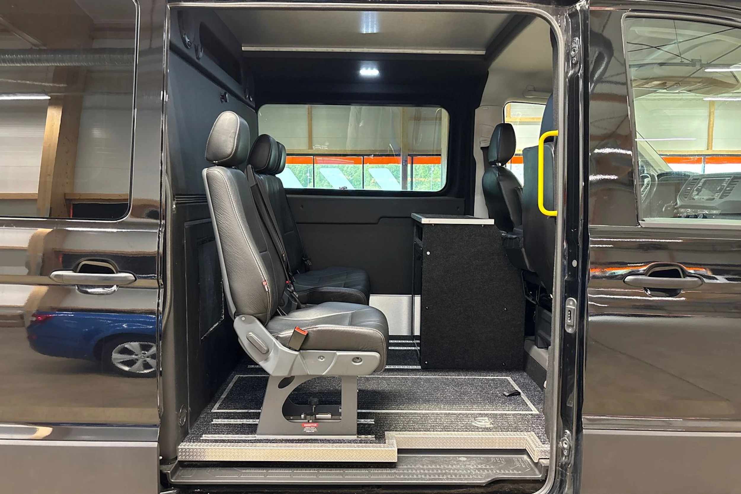 musta Volkswagen Crafter 2021 kuva 23.