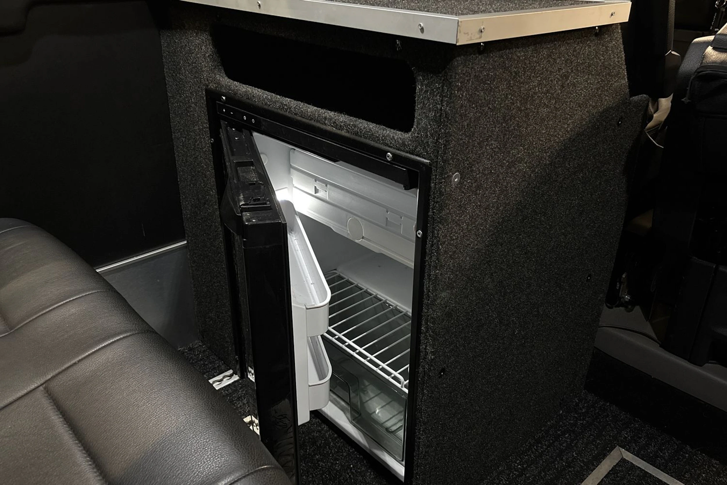 musta Volkswagen Crafter 2021 kuva 24.