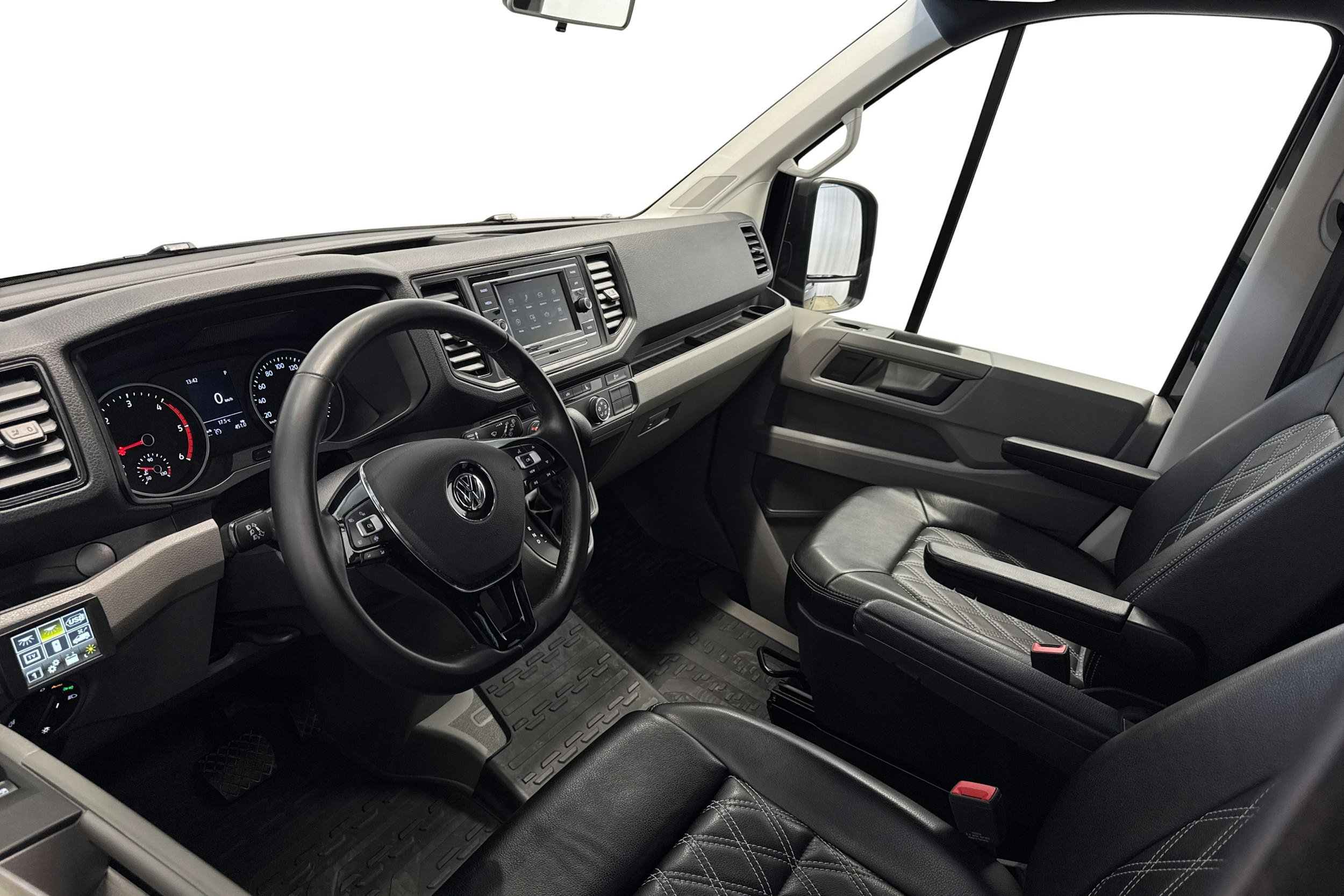 musta Volkswagen Crafter 2021 kuva 6.
