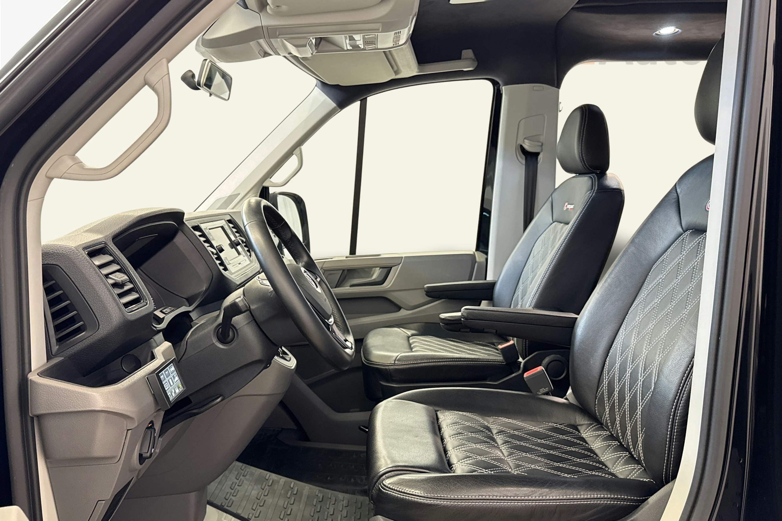 musta Volkswagen Crafter 2021 kuva 9.