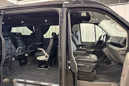 musta Volkswagen Crafter 2021 kuva 10.