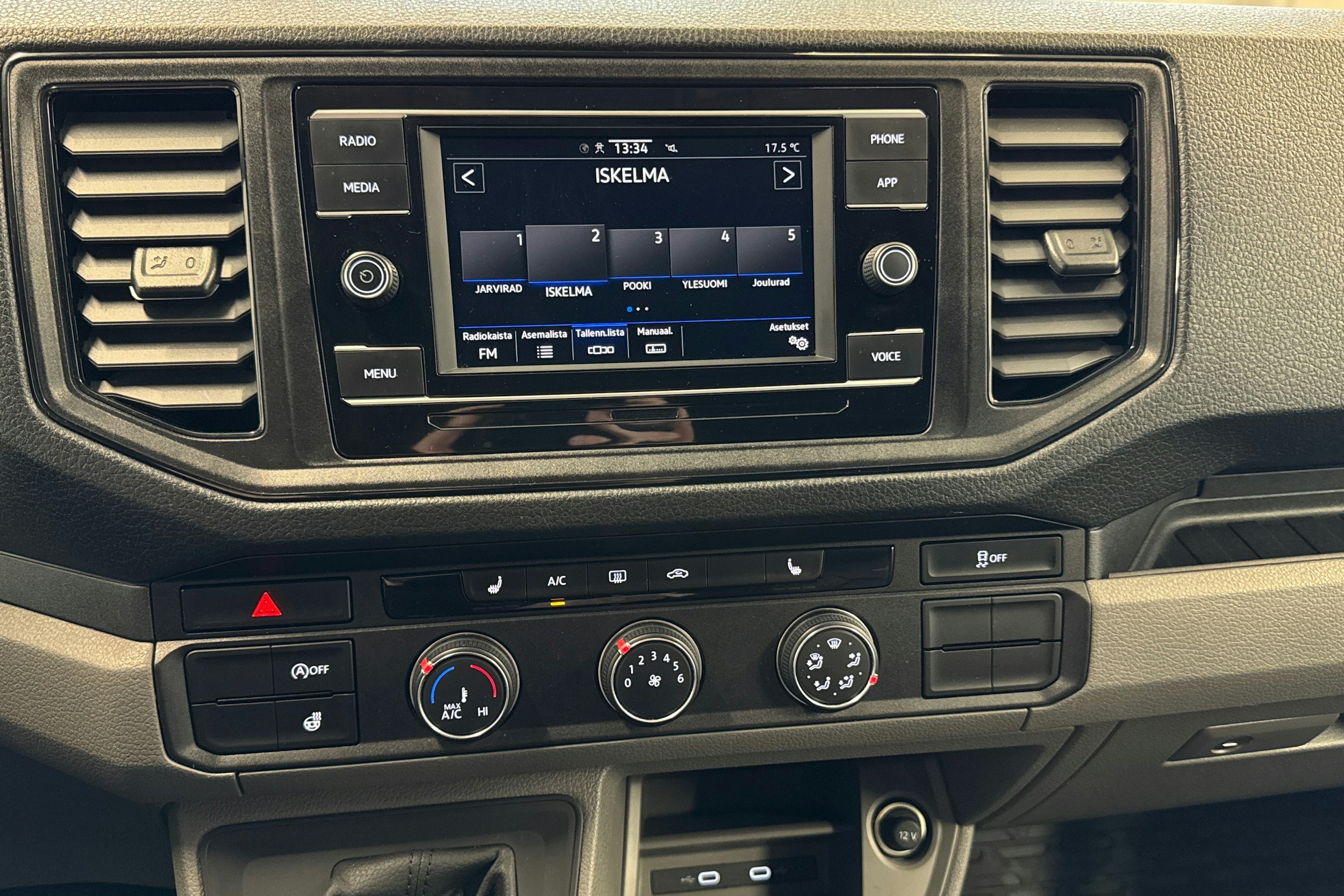 musta Volkswagen Crafter 2021 kuva 16.
