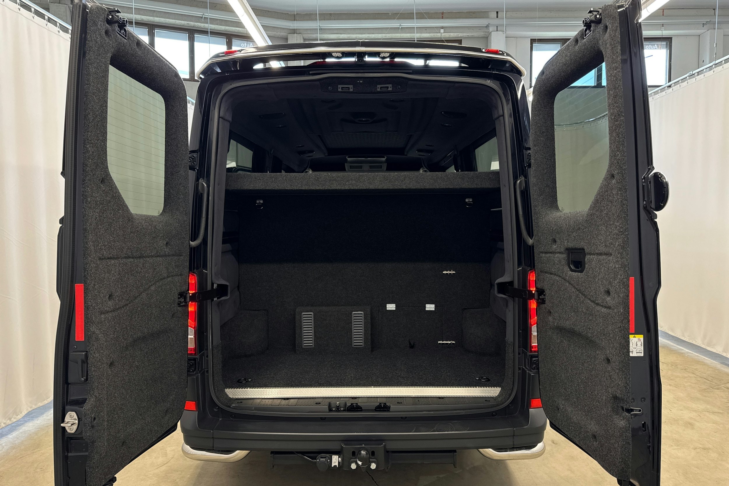 musta Volkswagen Crafter 2021 kuva 23.