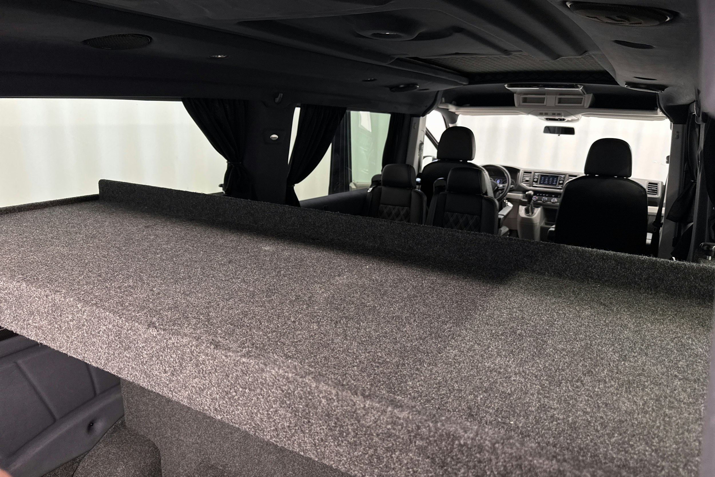 musta Volkswagen Crafter 2021 kuva 24.