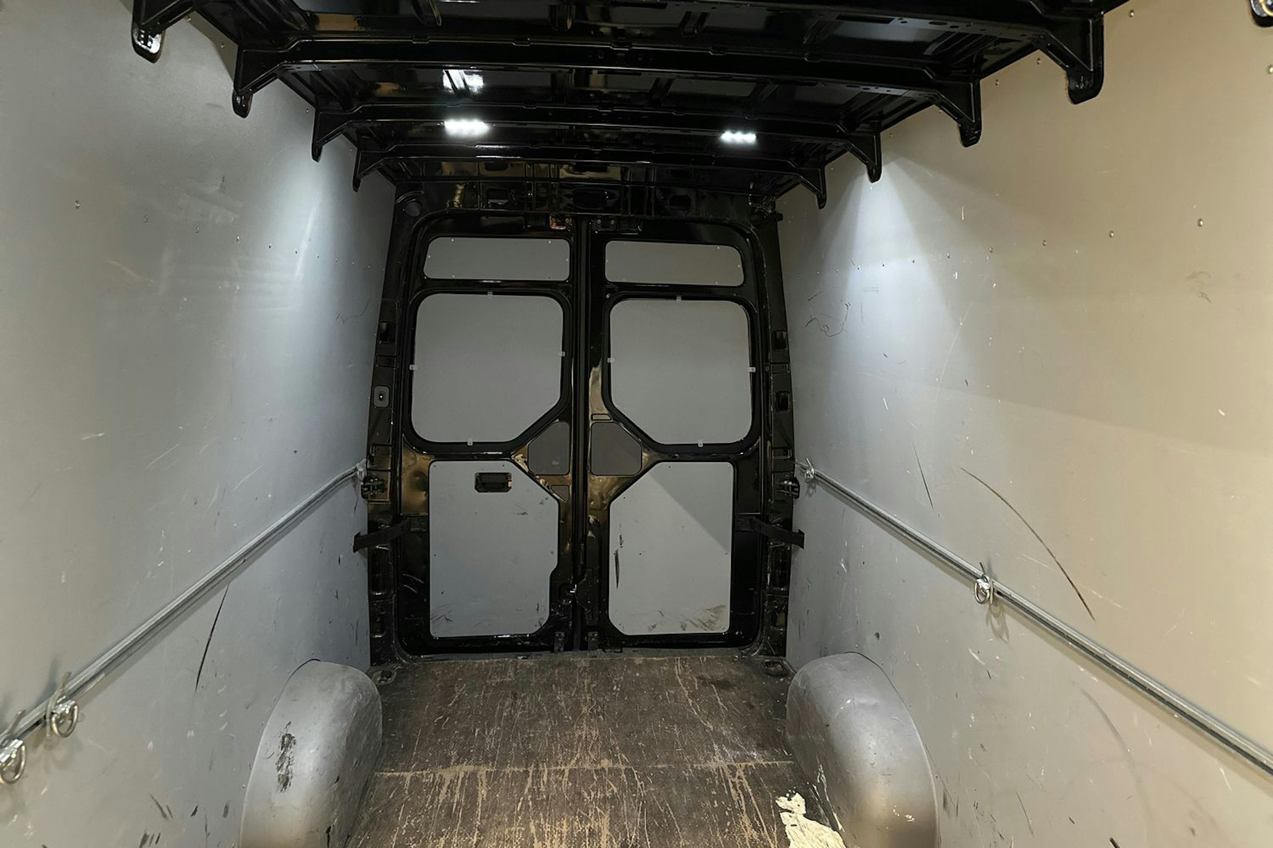 musta Volkswagen Crafter 2021 kuva 14.