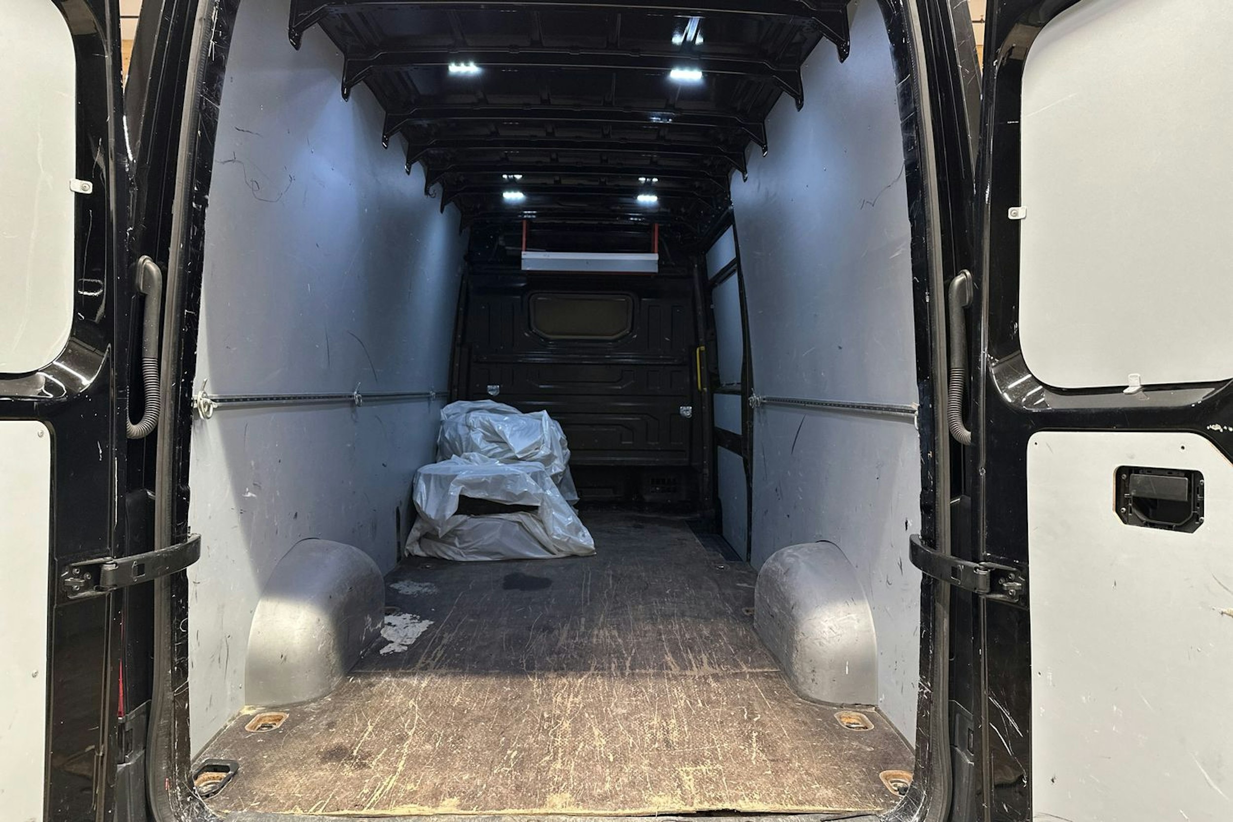 musta Volkswagen Crafter 2021 kuva 16.