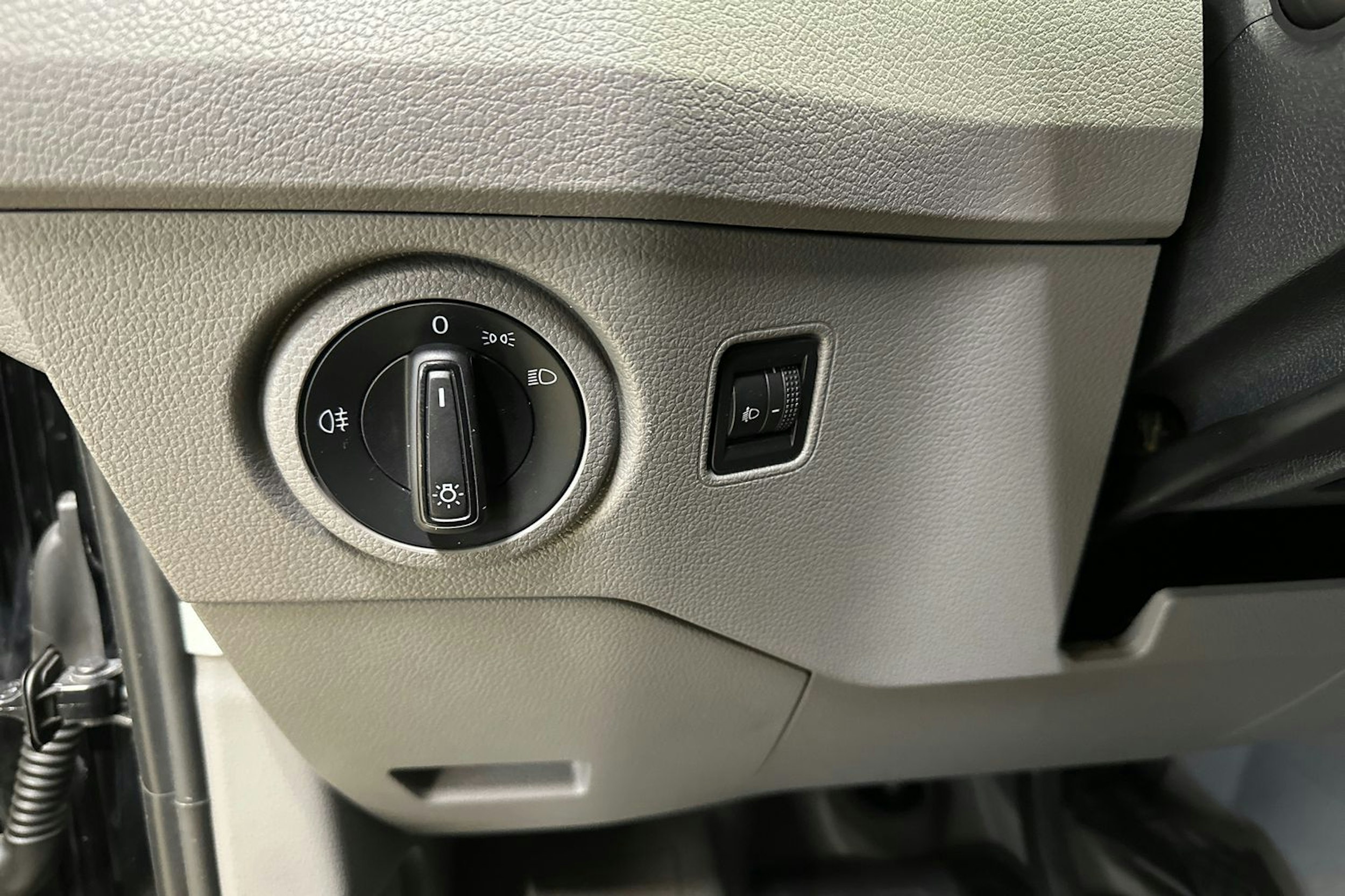musta Volkswagen Crafter 2021 kuva 18.