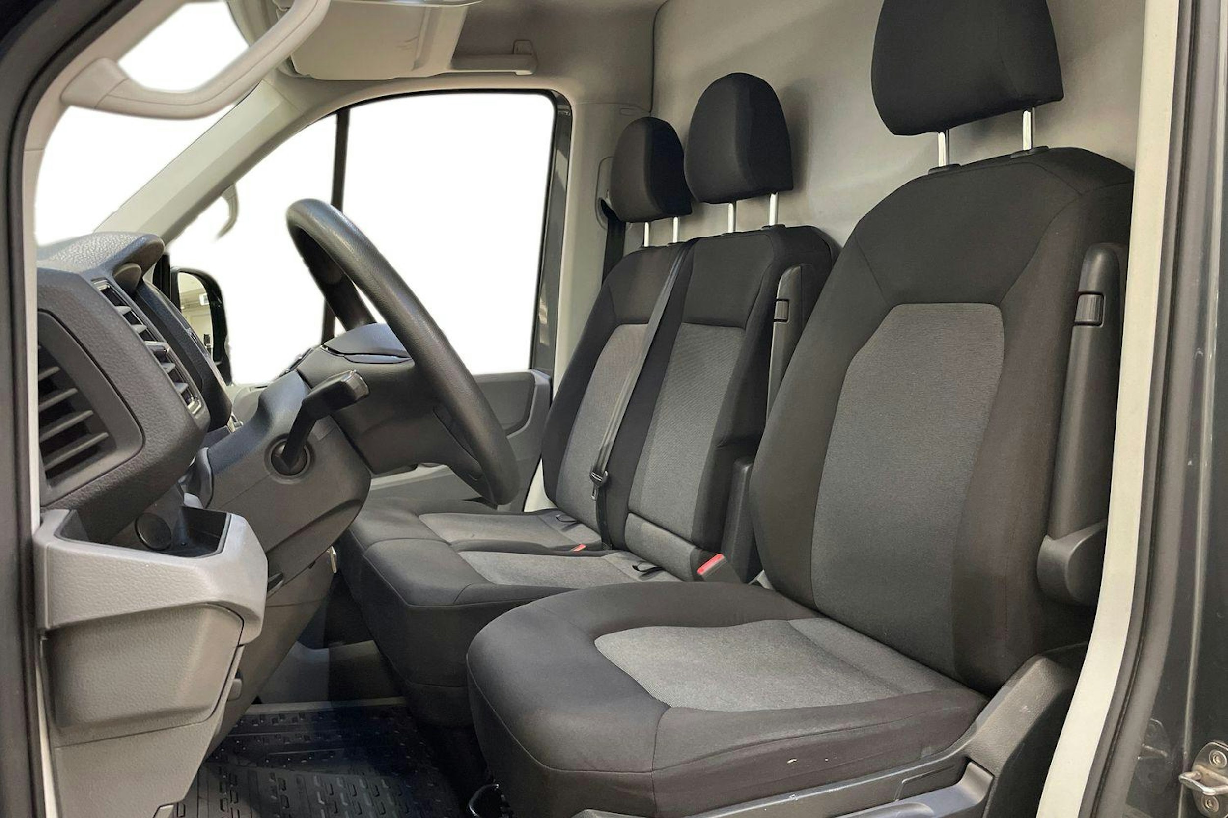 harmaa Volkswagen Crafter 2021 kuva 9.