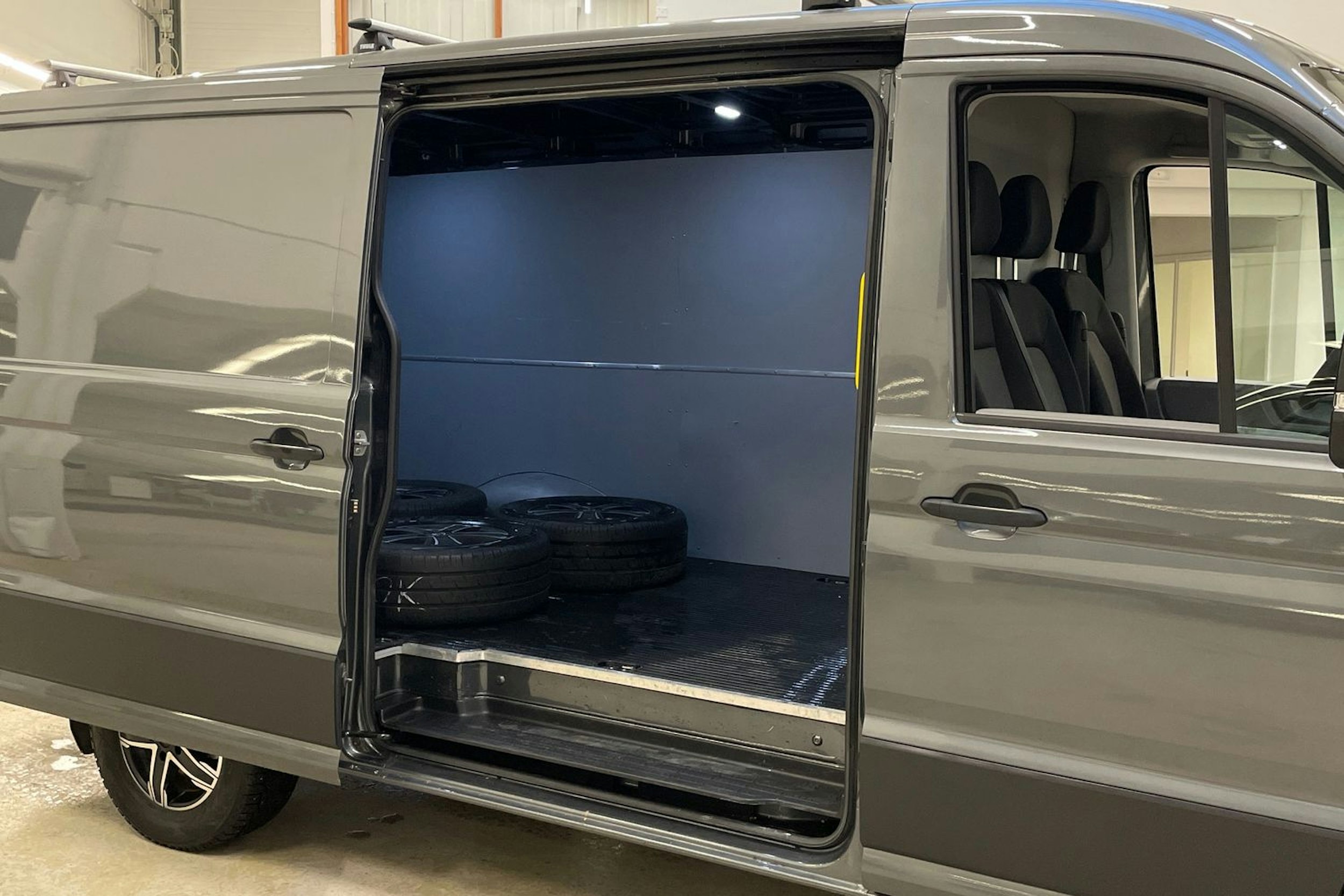 harmaa Volkswagen Crafter 2021 kuva 13.