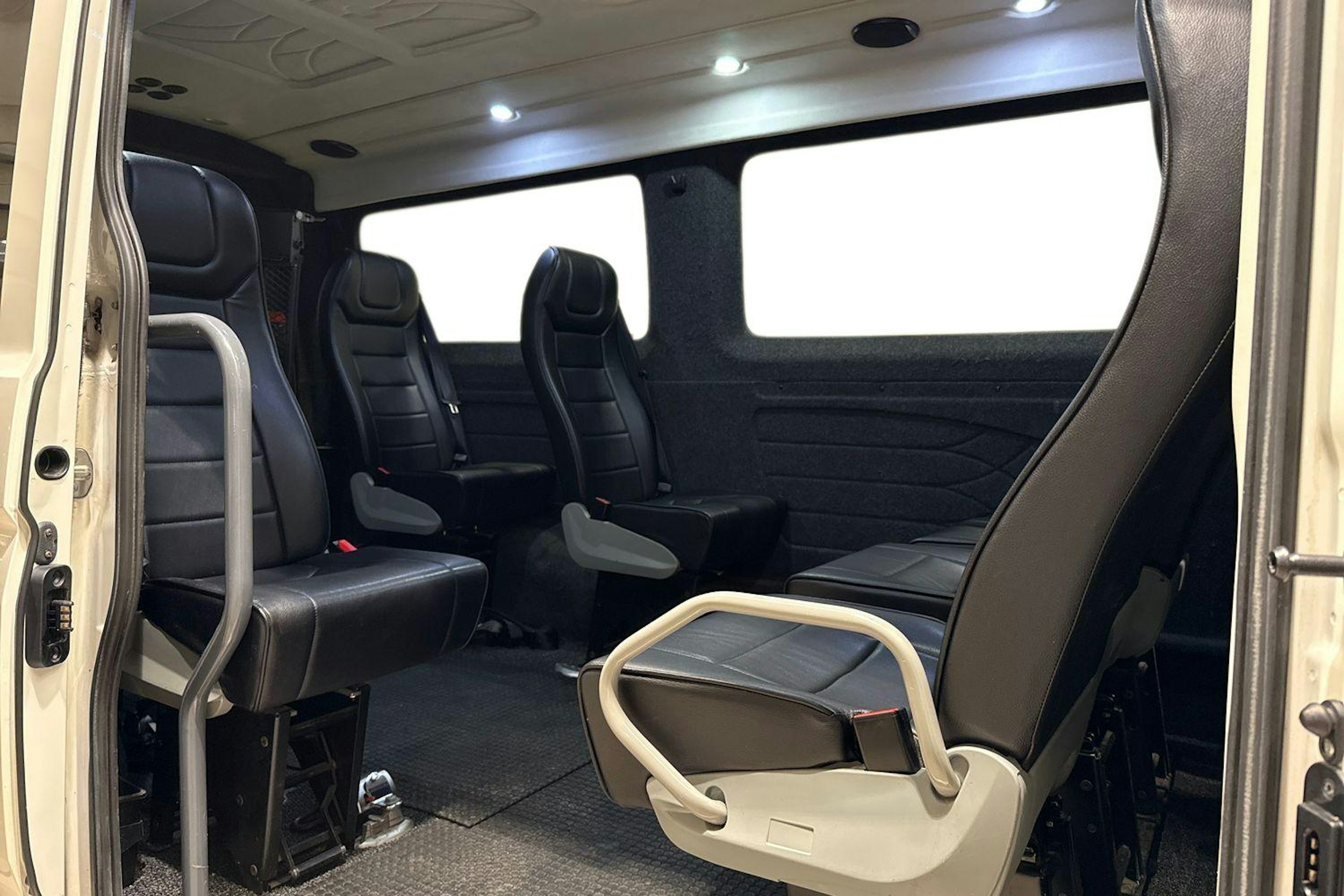 Valkoinen Volkswagen CRAFTER 2021 kuva 10.