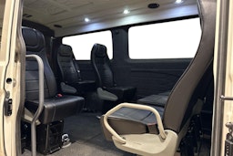 Valkoinen Volkswagen CRAFTER 2021 kuva 10.