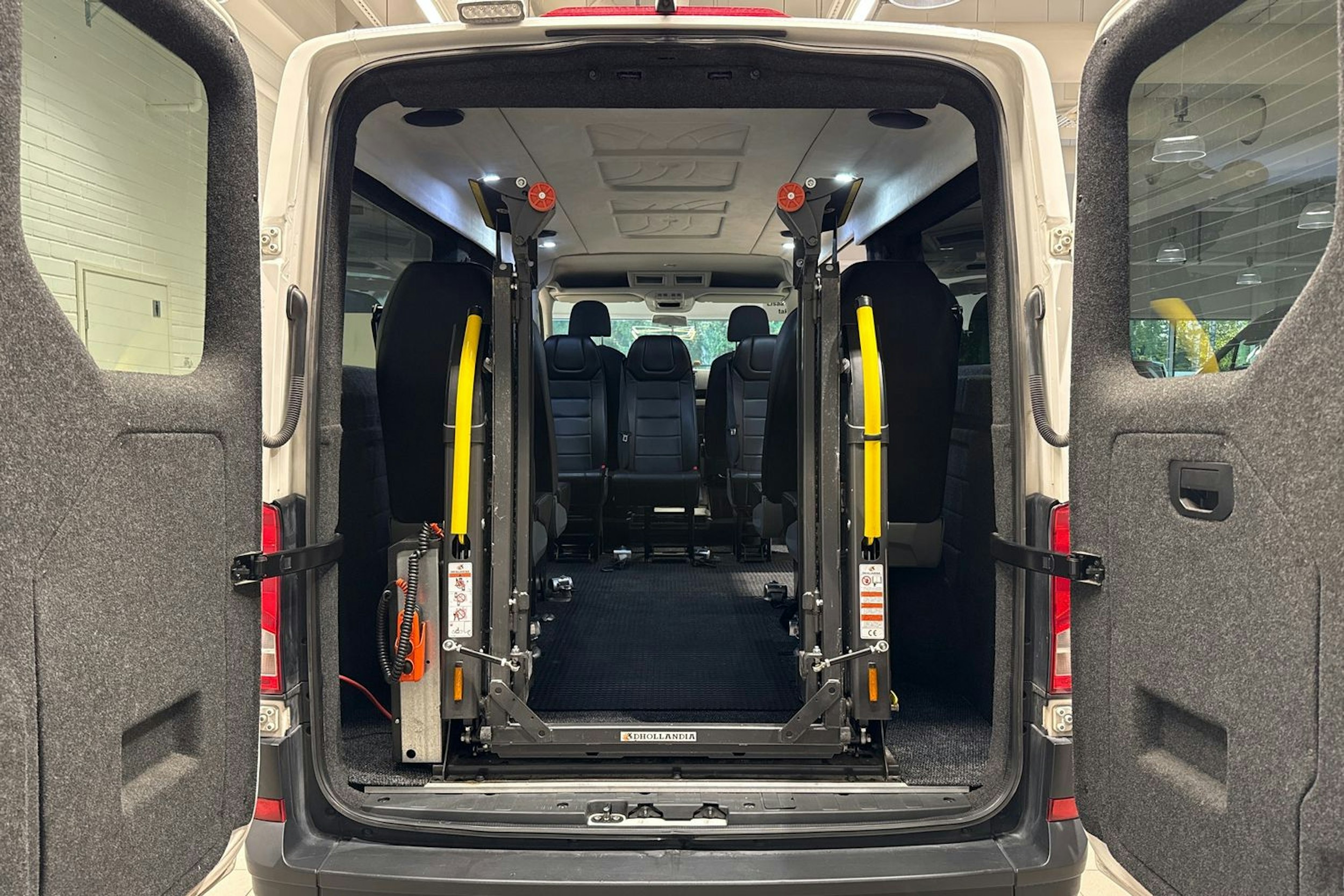 Valkoinen Volkswagen CRAFTER 2021 kuva 16.