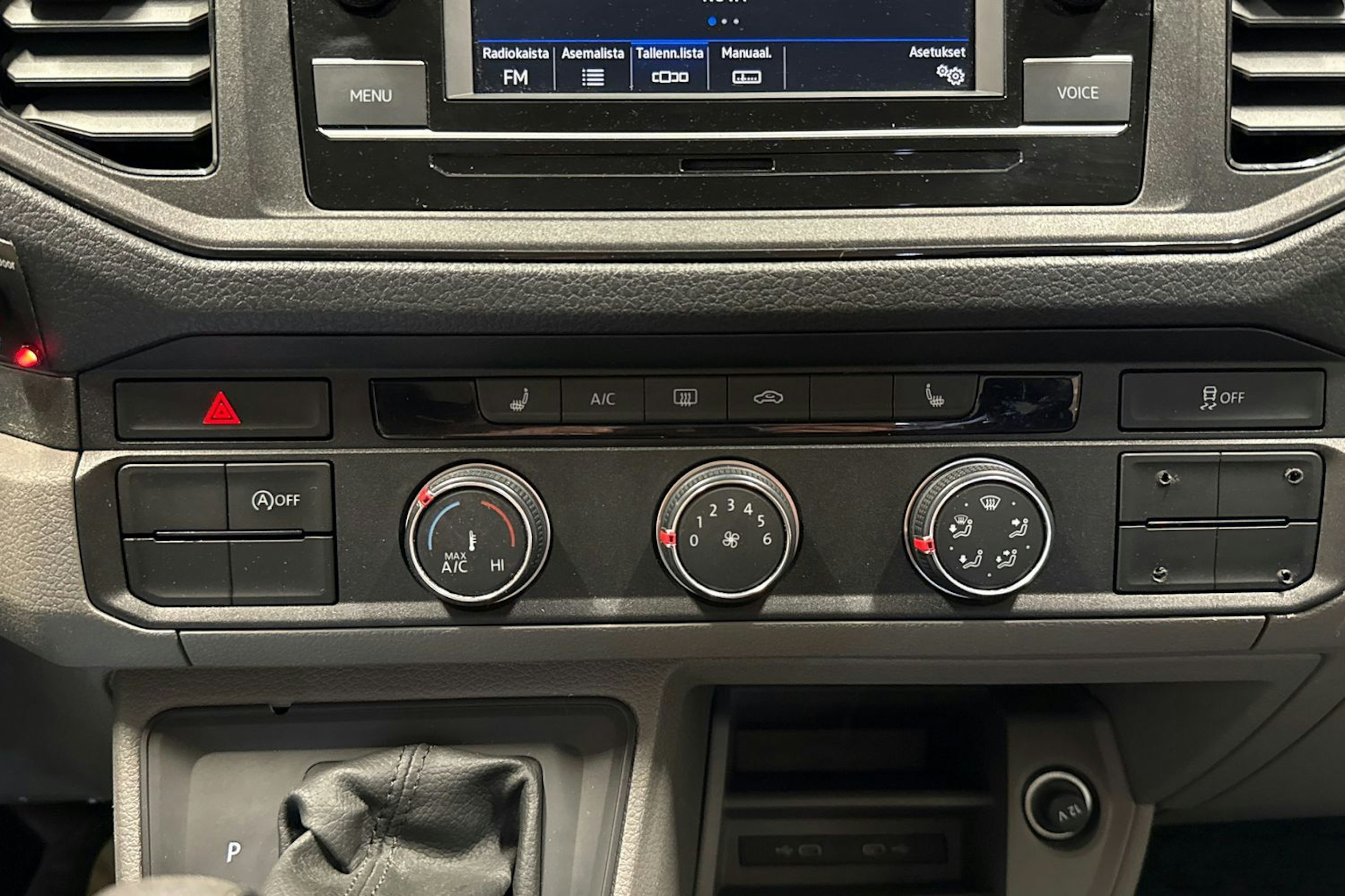 Valkoinen Volkswagen CRAFTER 2021 kuva 20.